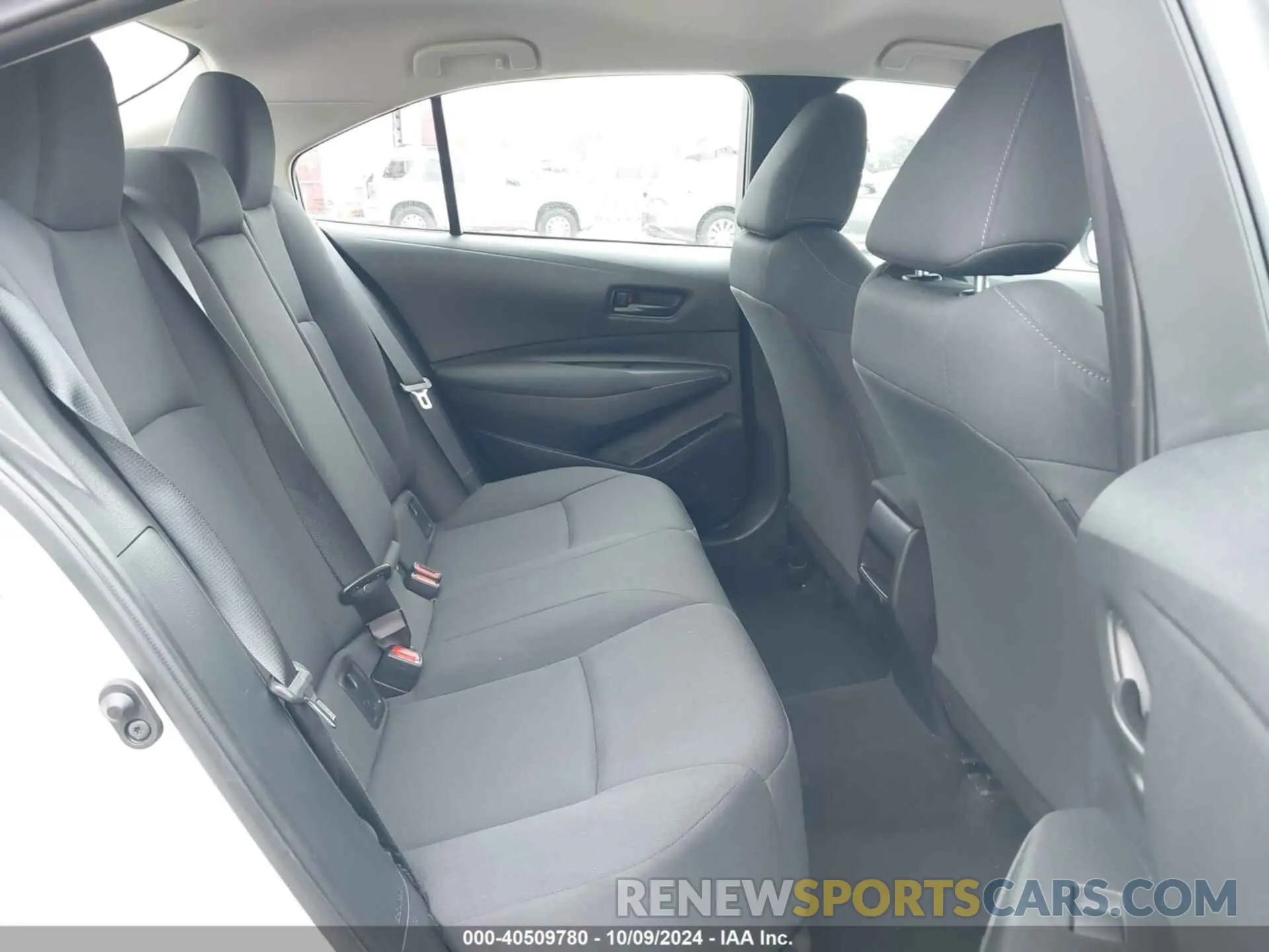 8 Photograph of a damaged car 5YFEPMAE8NP339699 TOYOTA COROLLA 2022