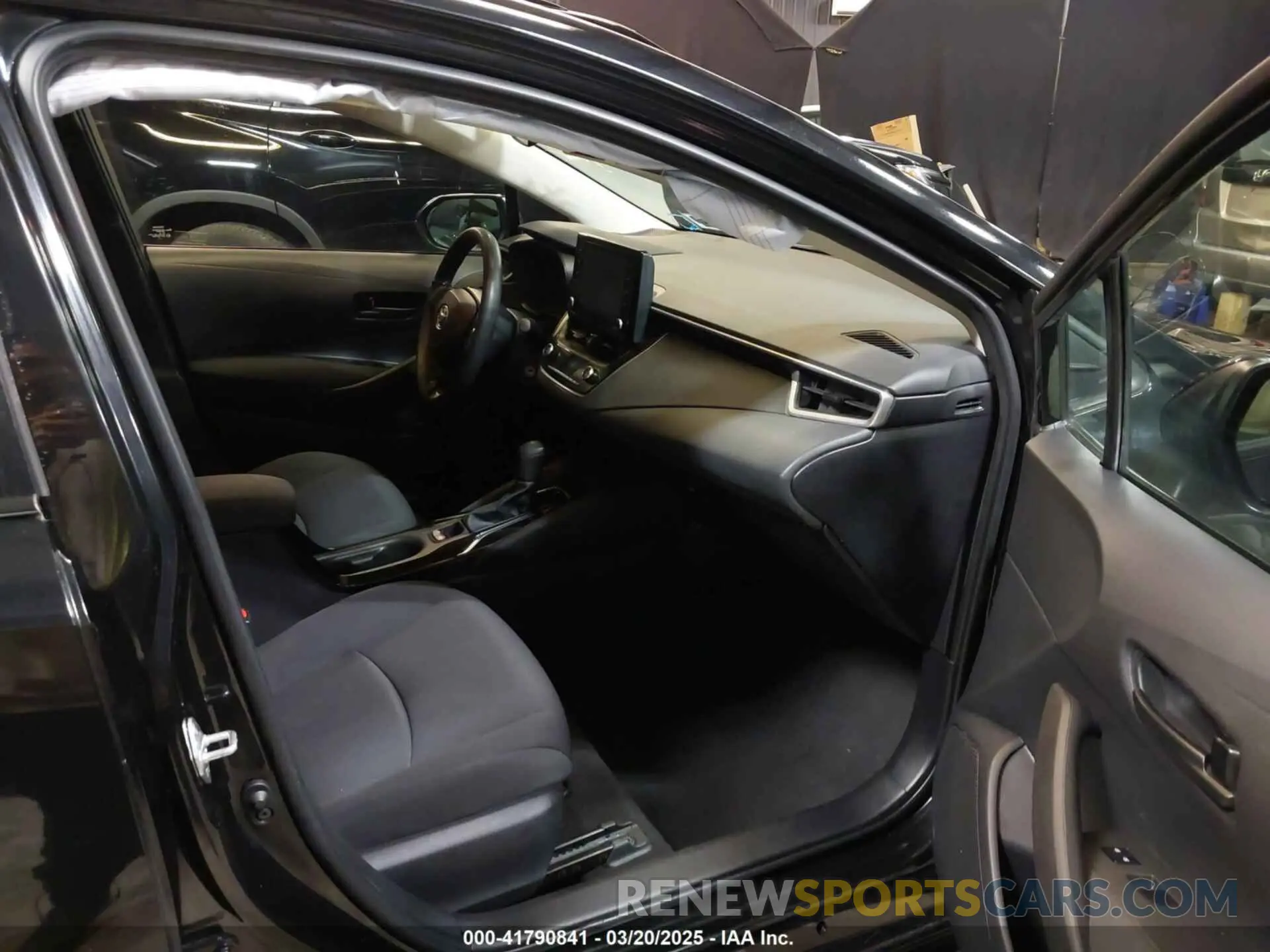 5 Photograph of a damaged car 5YFEPMAE8NP341856 TOYOTA COROLLA 2022