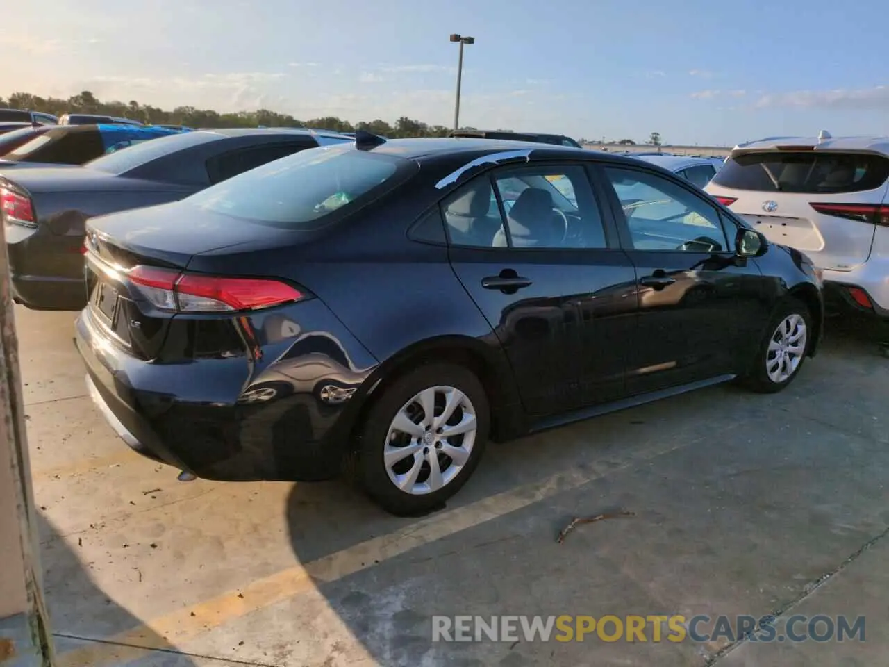 3 Photograph of a damaged car 5YFEPMAE8NP353411 TOYOTA COROLLA 2022