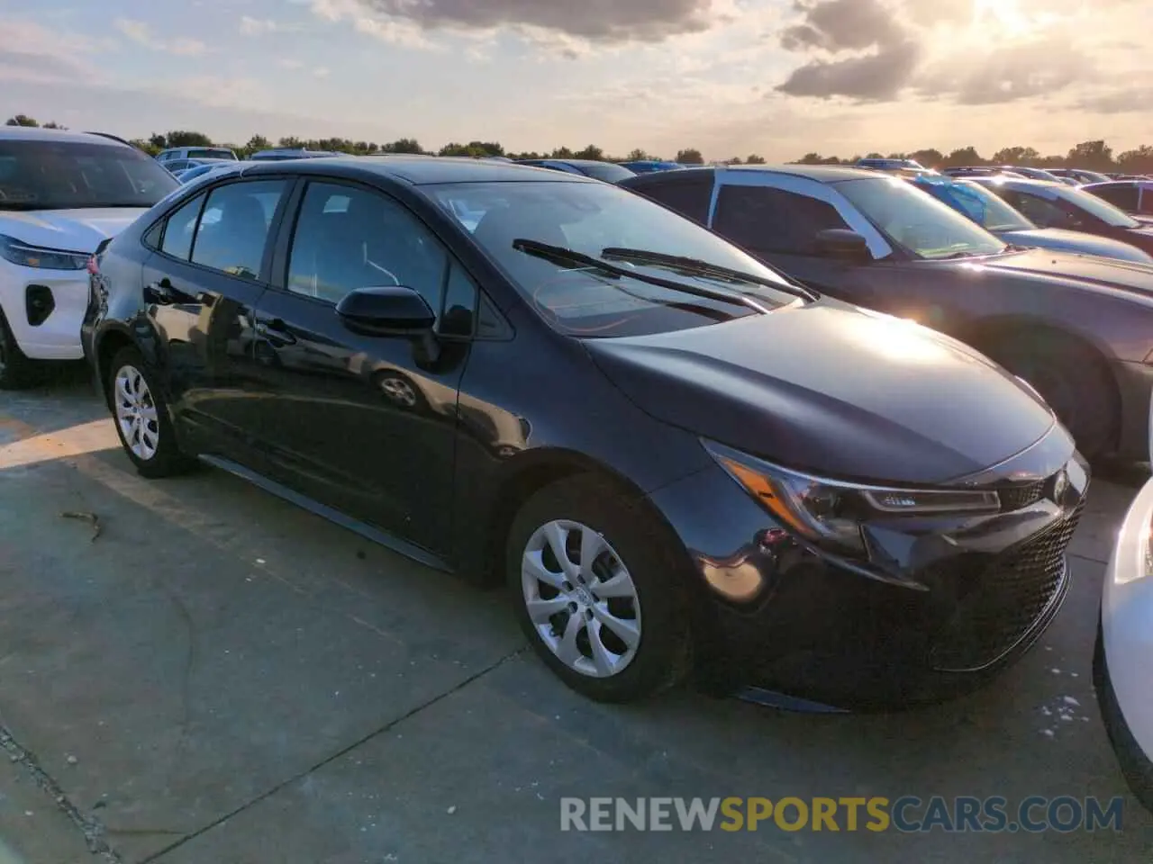 4 Photograph of a damaged car 5YFEPMAE8NP353411 TOYOTA COROLLA 2022