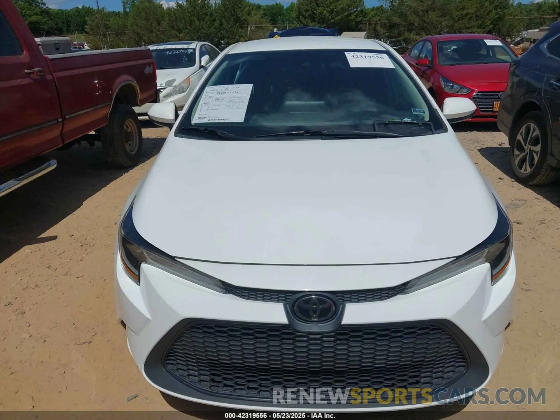 13 Photograph of a damaged car 5YFEPMAE8NP355840 TOYOTA COROLLA 2022