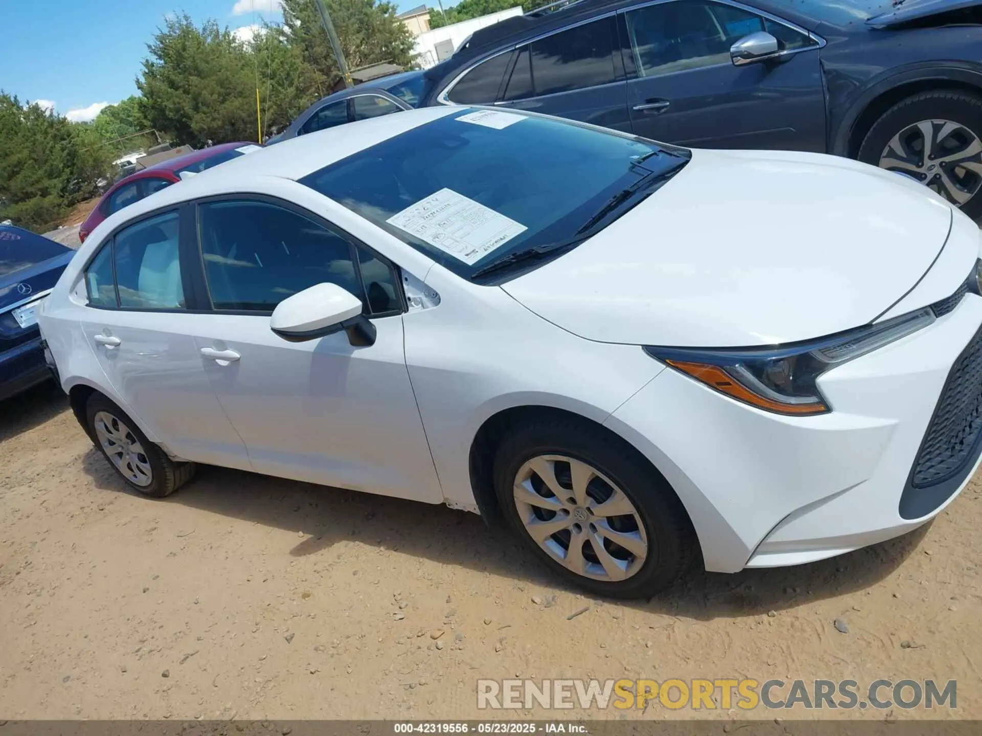14 Photograph of a damaged car 5YFEPMAE8NP355840 TOYOTA COROLLA 2022