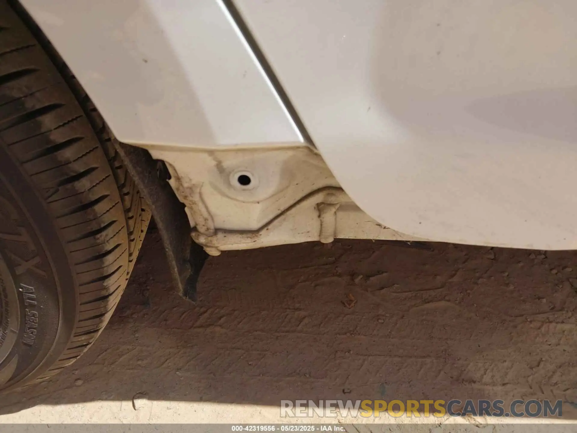 19 Photograph of a damaged car 5YFEPMAE8NP355840 TOYOTA COROLLA 2022