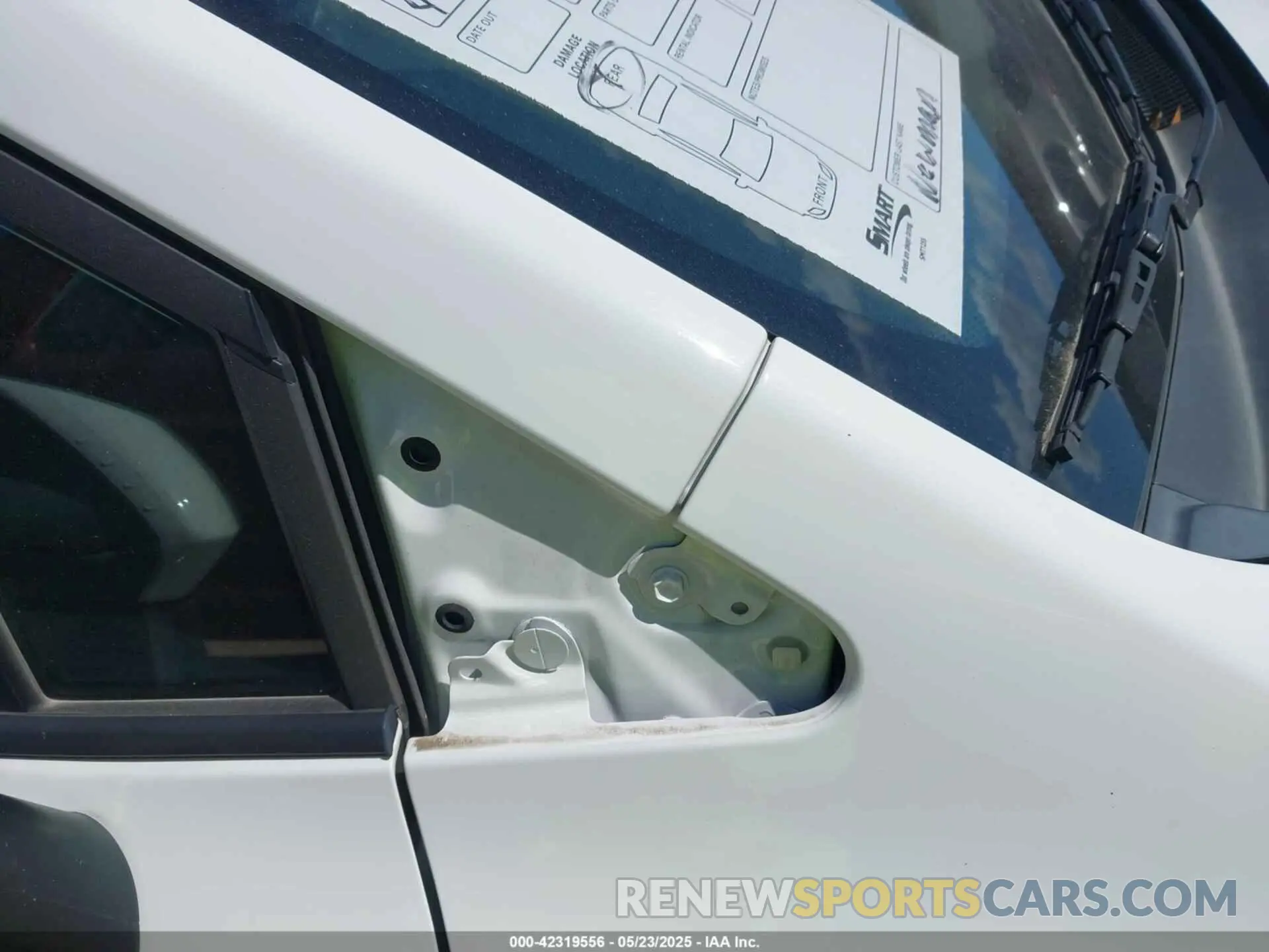 20 Photograph of a damaged car 5YFEPMAE8NP355840 TOYOTA COROLLA 2022
