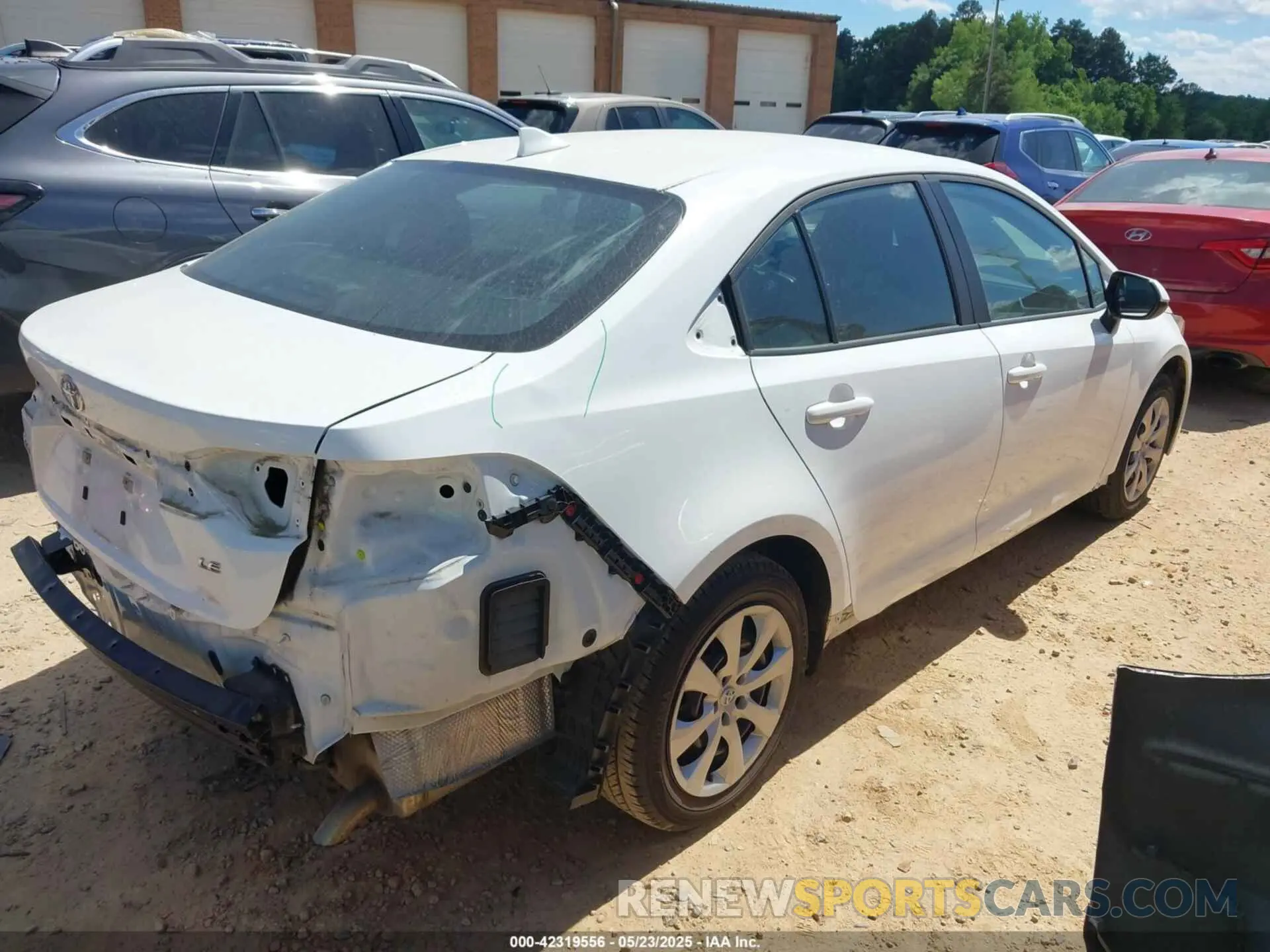 4 Photograph of a damaged car 5YFEPMAE8NP355840 TOYOTA COROLLA 2022