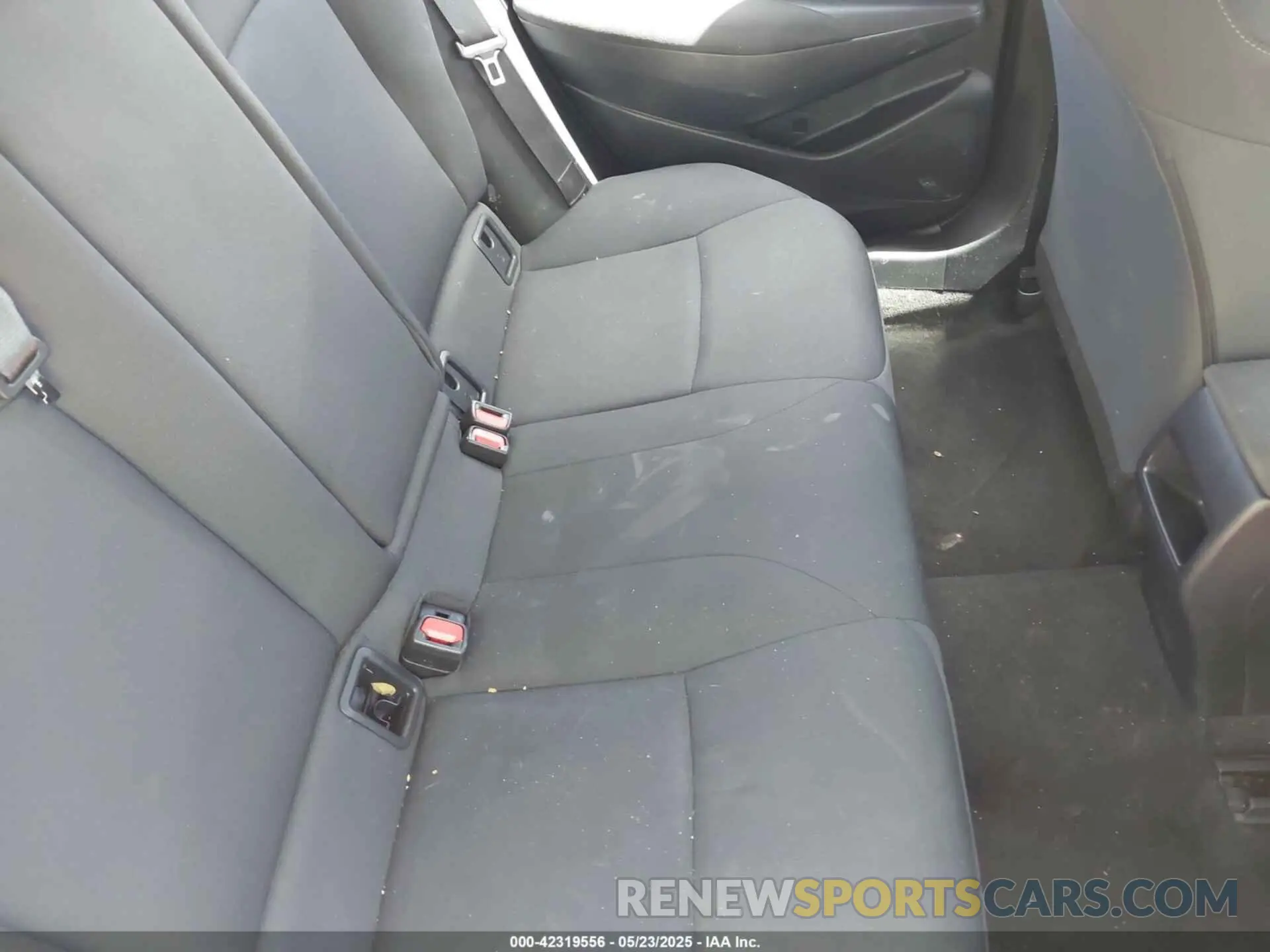 8 Photograph of a damaged car 5YFEPMAE8NP355840 TOYOTA COROLLA 2022