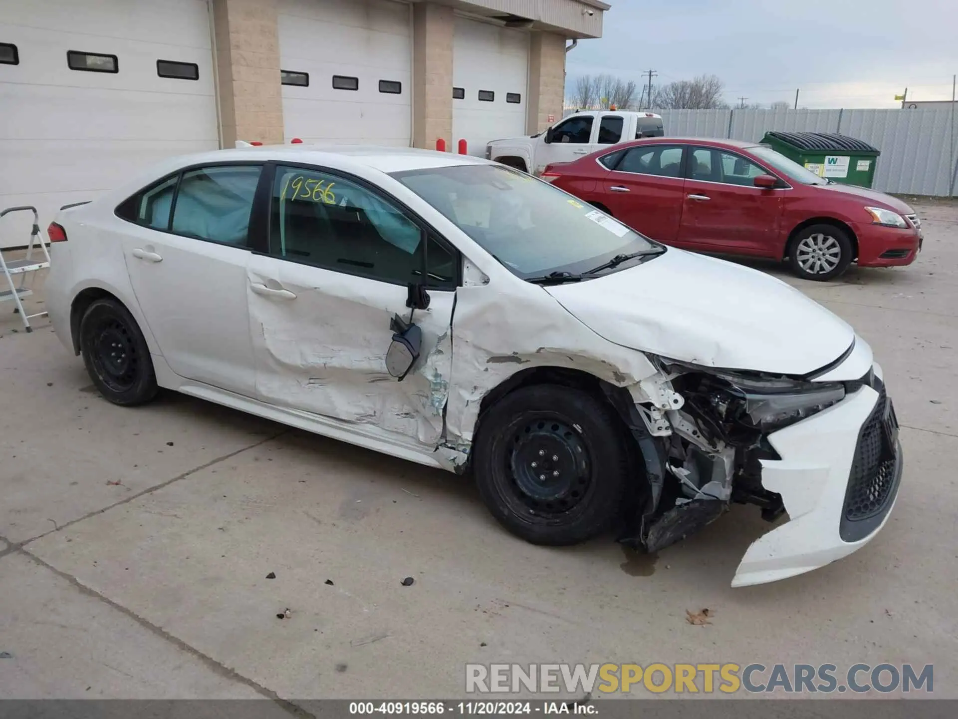 1 Photograph of a damaged car 5YFEPMAE8NP356194 TOYOTA COROLLA 2022