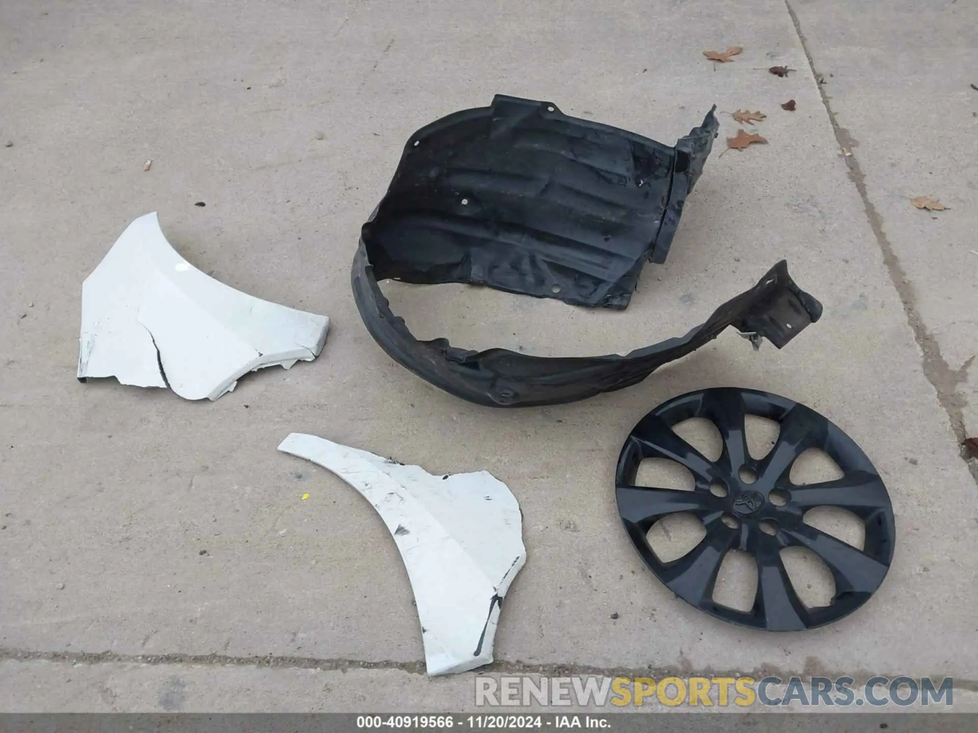 11 Photograph of a damaged car 5YFEPMAE8NP356194 TOYOTA COROLLA 2022