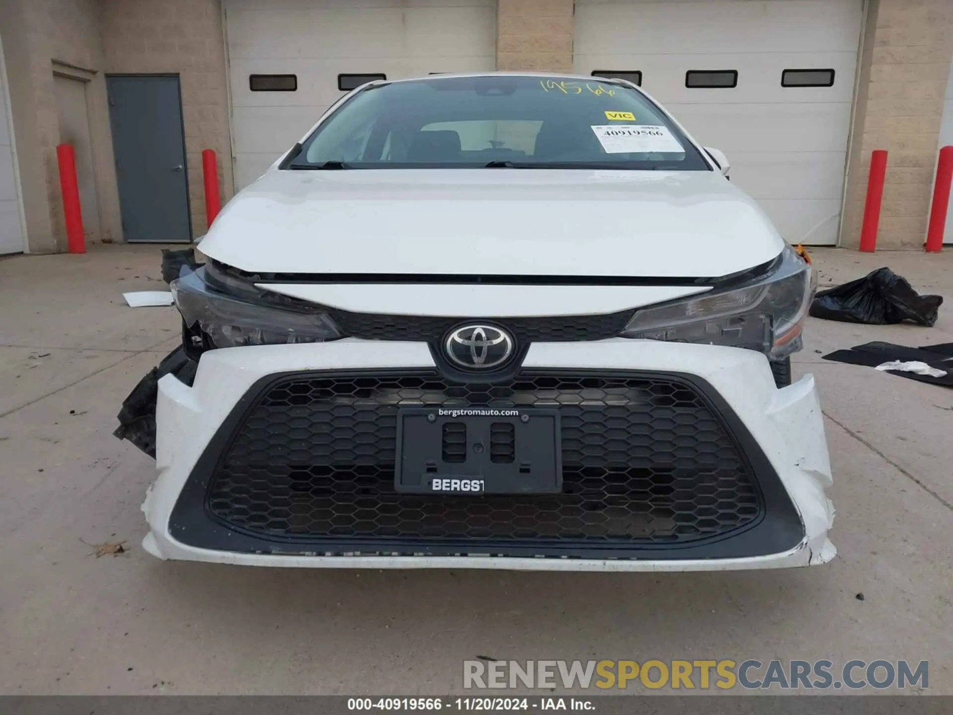 12 Photograph of a damaged car 5YFEPMAE8NP356194 TOYOTA COROLLA 2022