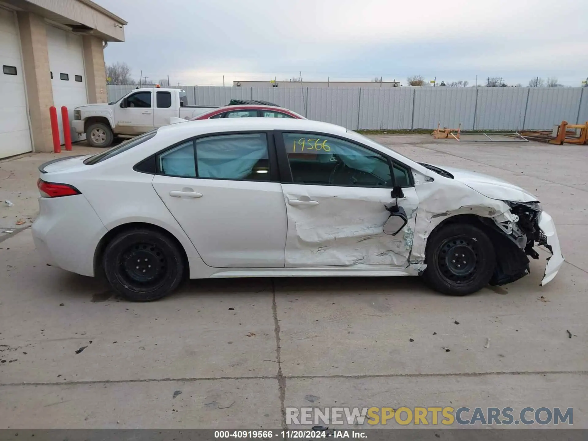 13 Photograph of a damaged car 5YFEPMAE8NP356194 TOYOTA COROLLA 2022