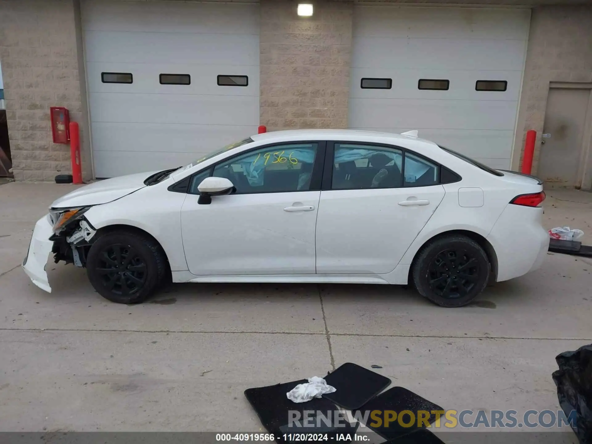 14 Photograph of a damaged car 5YFEPMAE8NP356194 TOYOTA COROLLA 2022
