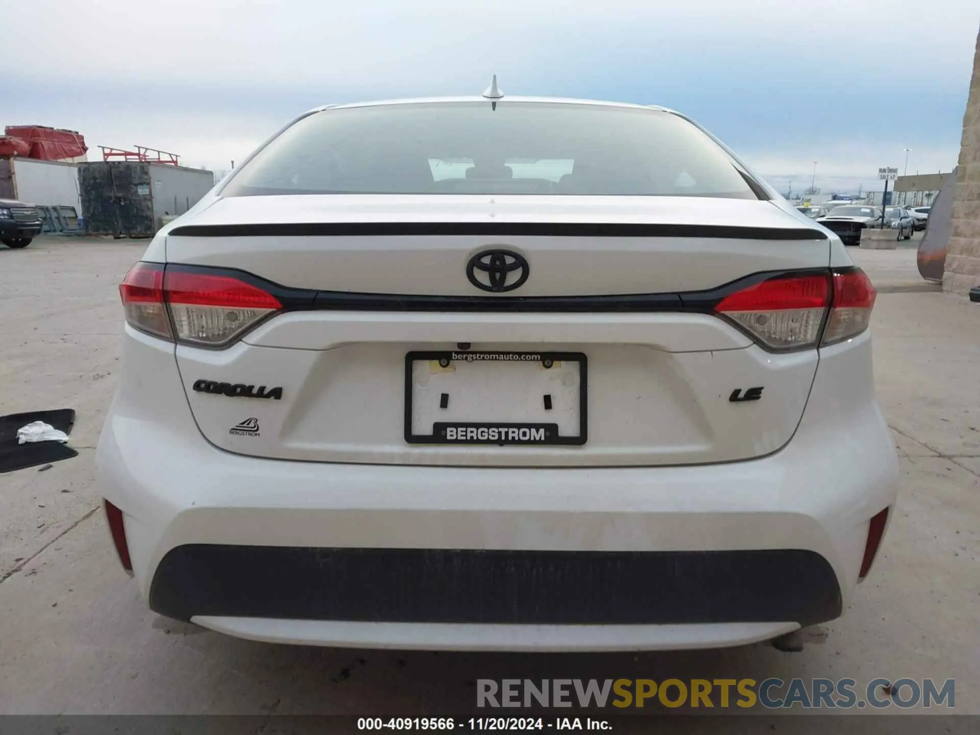 16 Photograph of a damaged car 5YFEPMAE8NP356194 TOYOTA COROLLA 2022