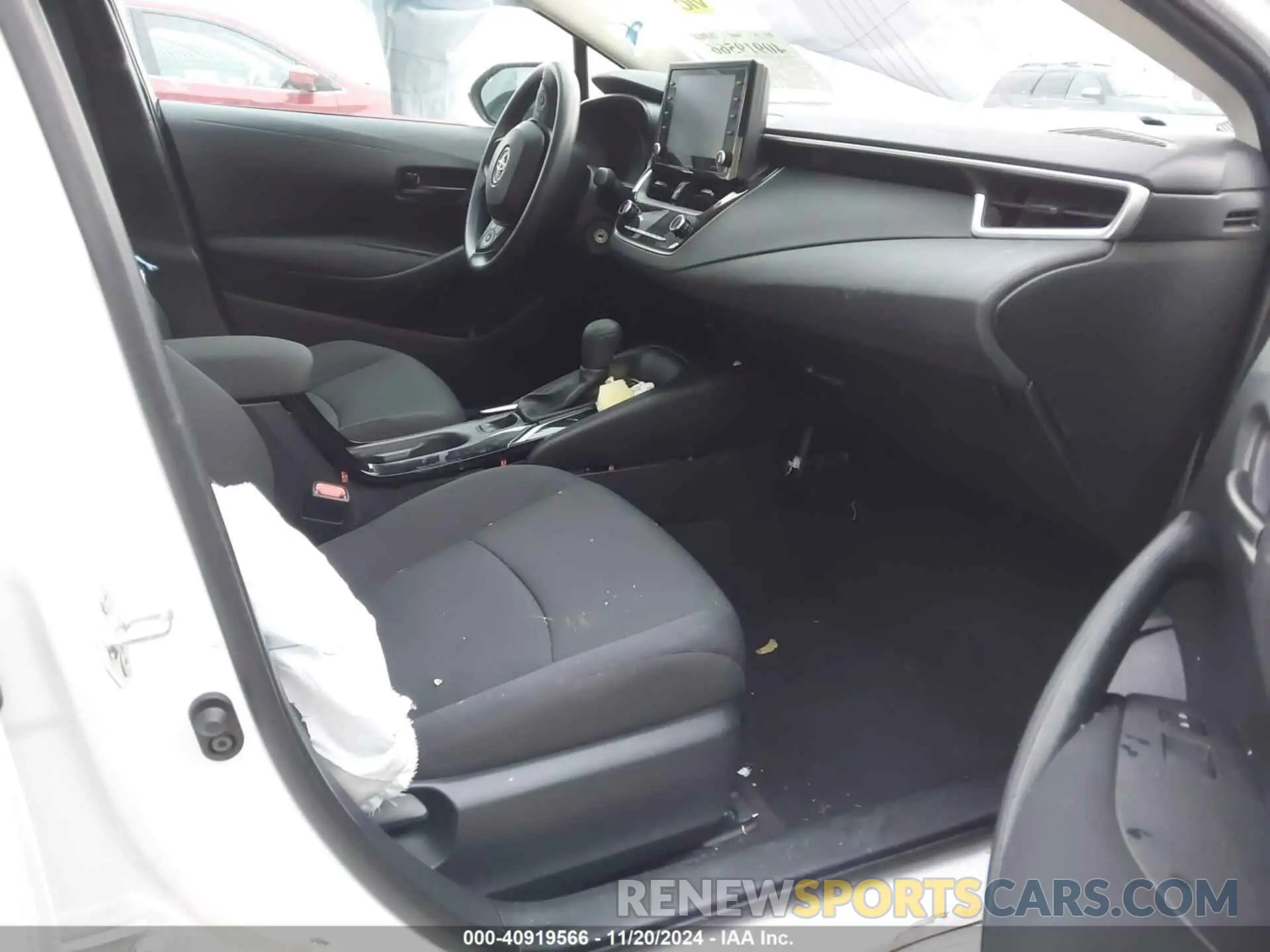 5 Photograph of a damaged car 5YFEPMAE8NP356194 TOYOTA COROLLA 2022