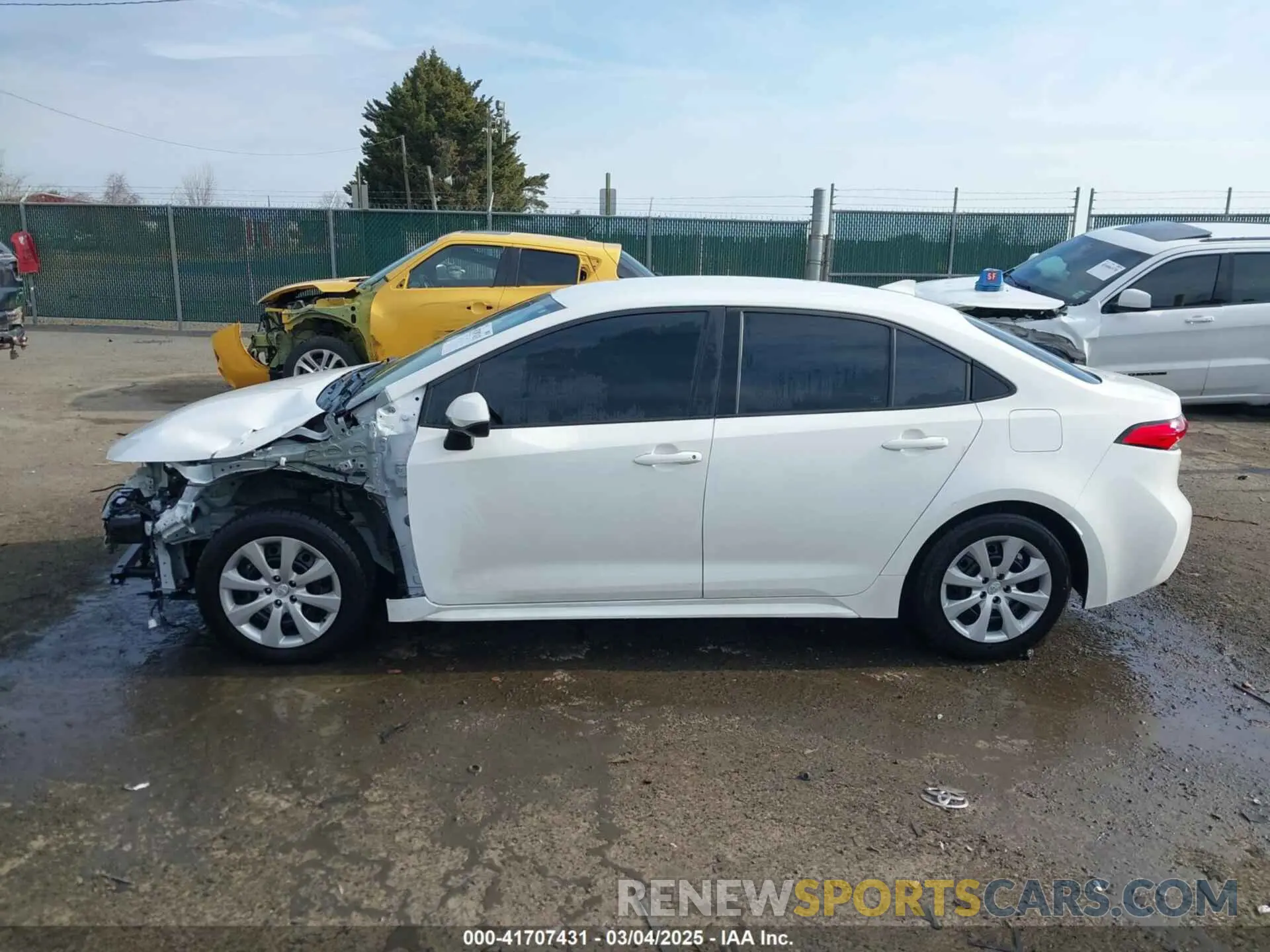 15 Photograph of a damaged car 5YFEPMAE8NP362013 TOYOTA COROLLA 2022