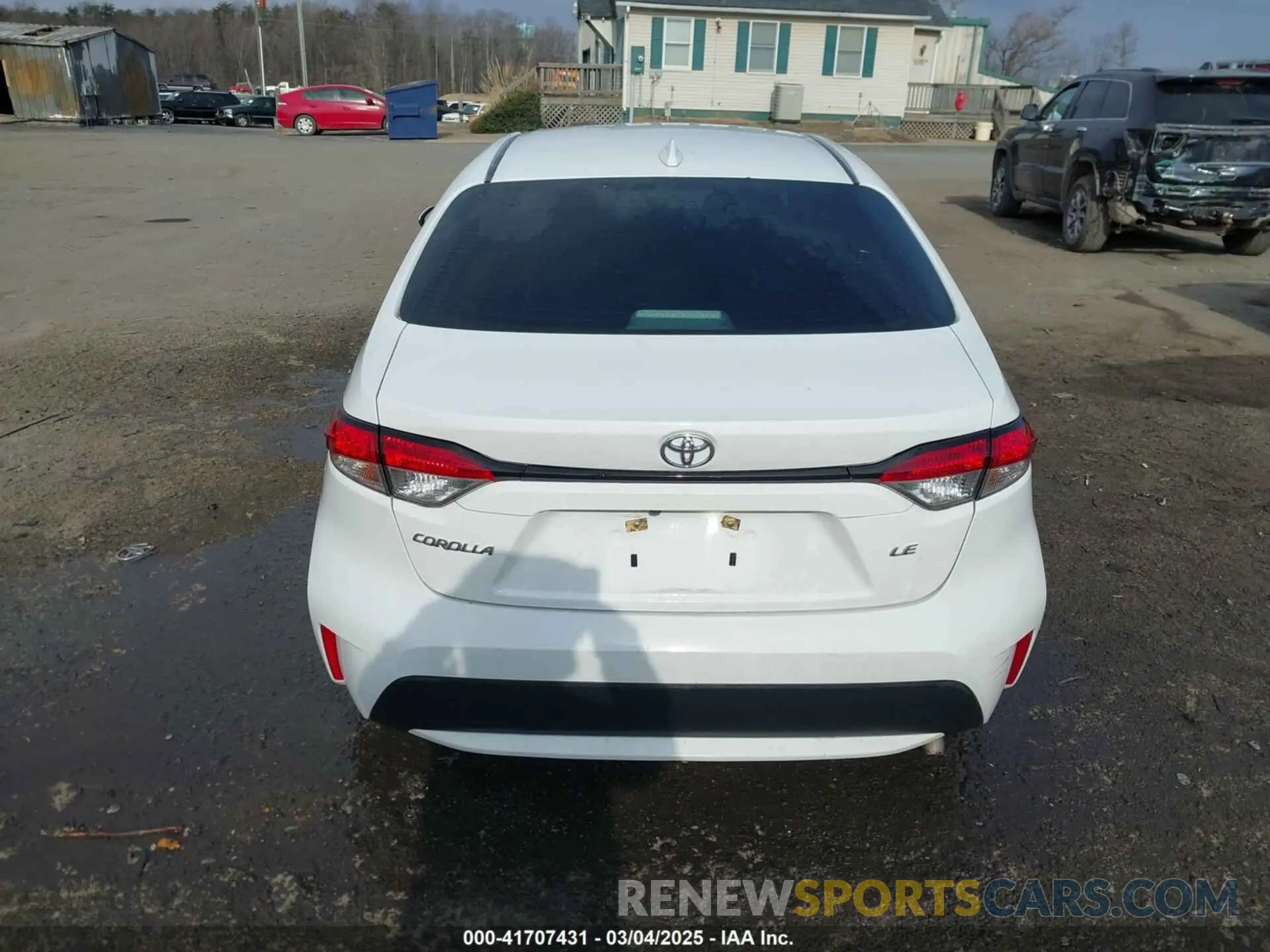 17 Photograph of a damaged car 5YFEPMAE8NP362013 TOYOTA COROLLA 2022