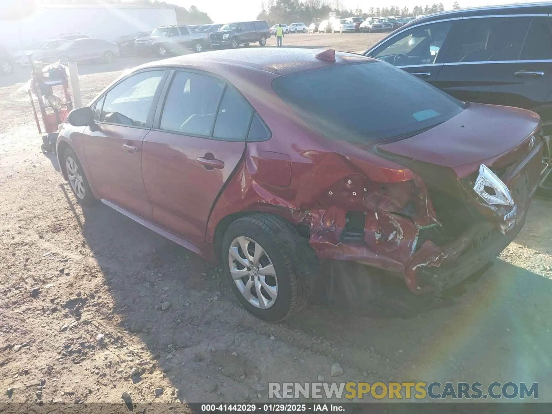 3 Photograph of a damaged car 5YFEPMAE8NP363386 TOYOTA COROLLA 2022