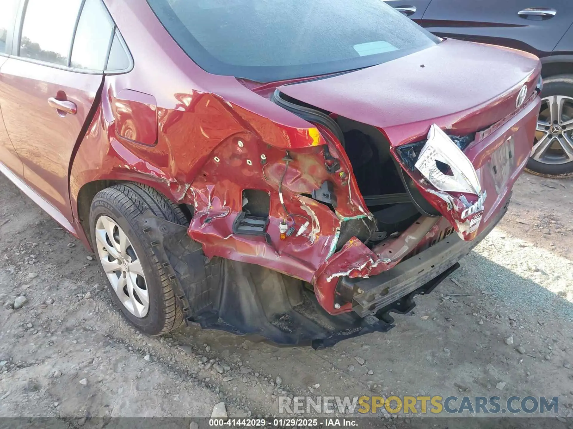 6 Photograph of a damaged car 5YFEPMAE8NP363386 TOYOTA COROLLA 2022