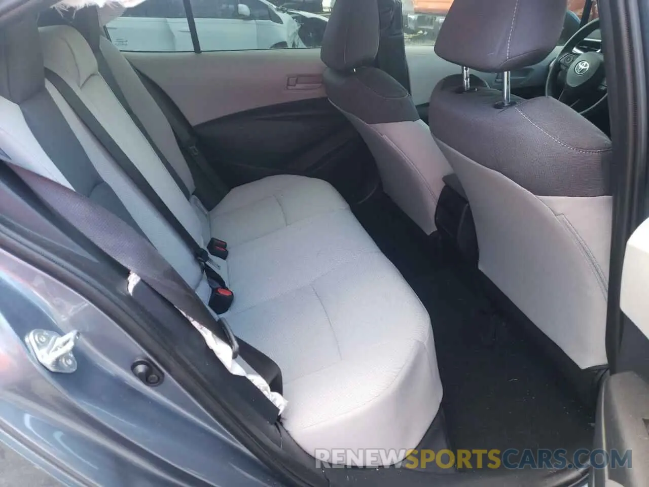11 Photograph of a damaged car 5YFEPMAE8NP363999 TOYOTA COROLLA 2022