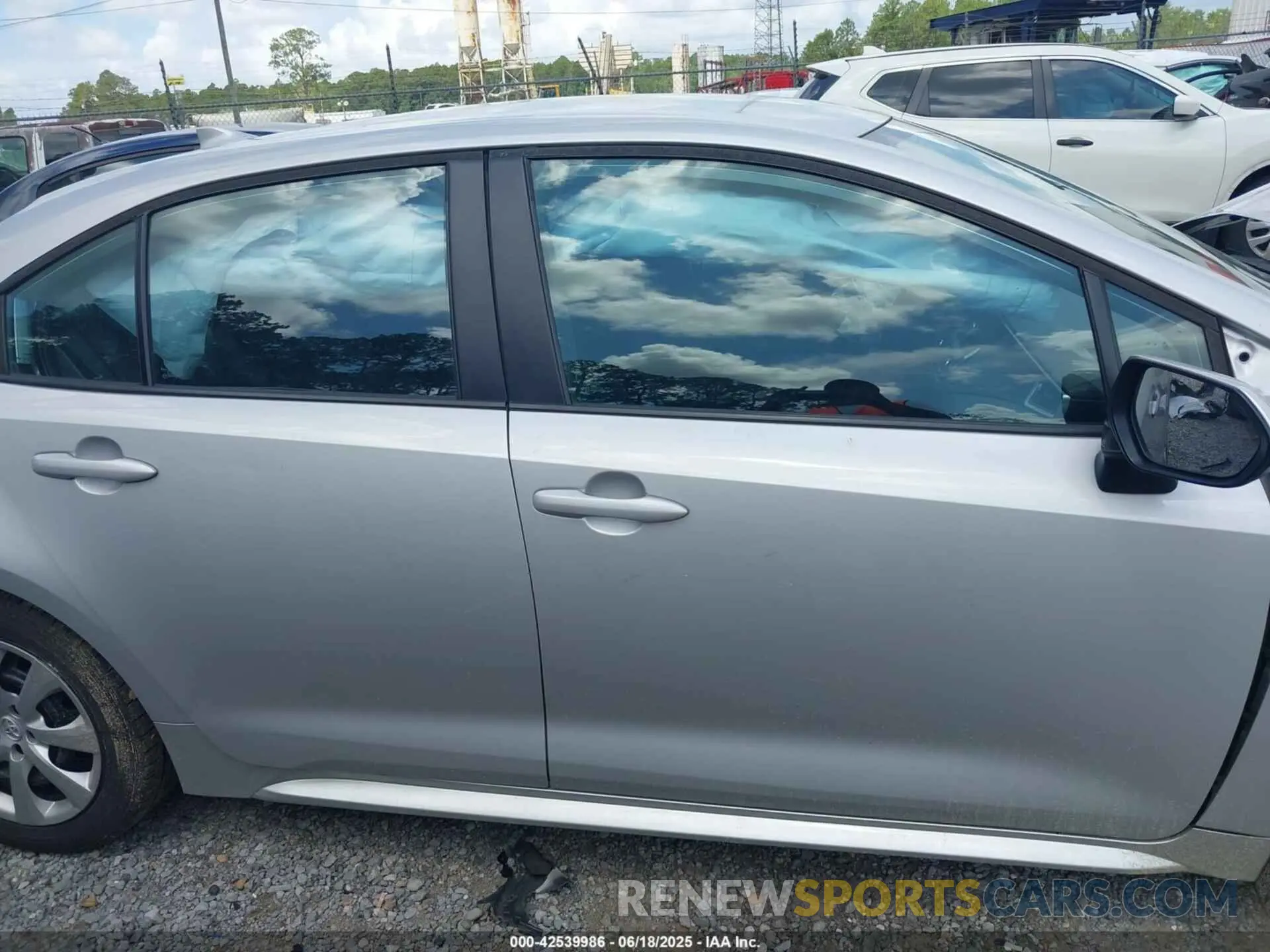14 Photograph of a damaged car 5YFEPMAE8NP374324 TOYOTA COROLLA 2022