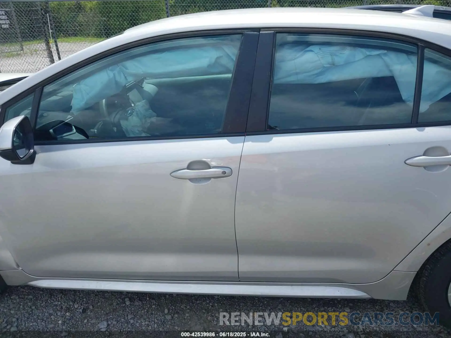 15 Photograph of a damaged car 5YFEPMAE8NP374324 TOYOTA COROLLA 2022