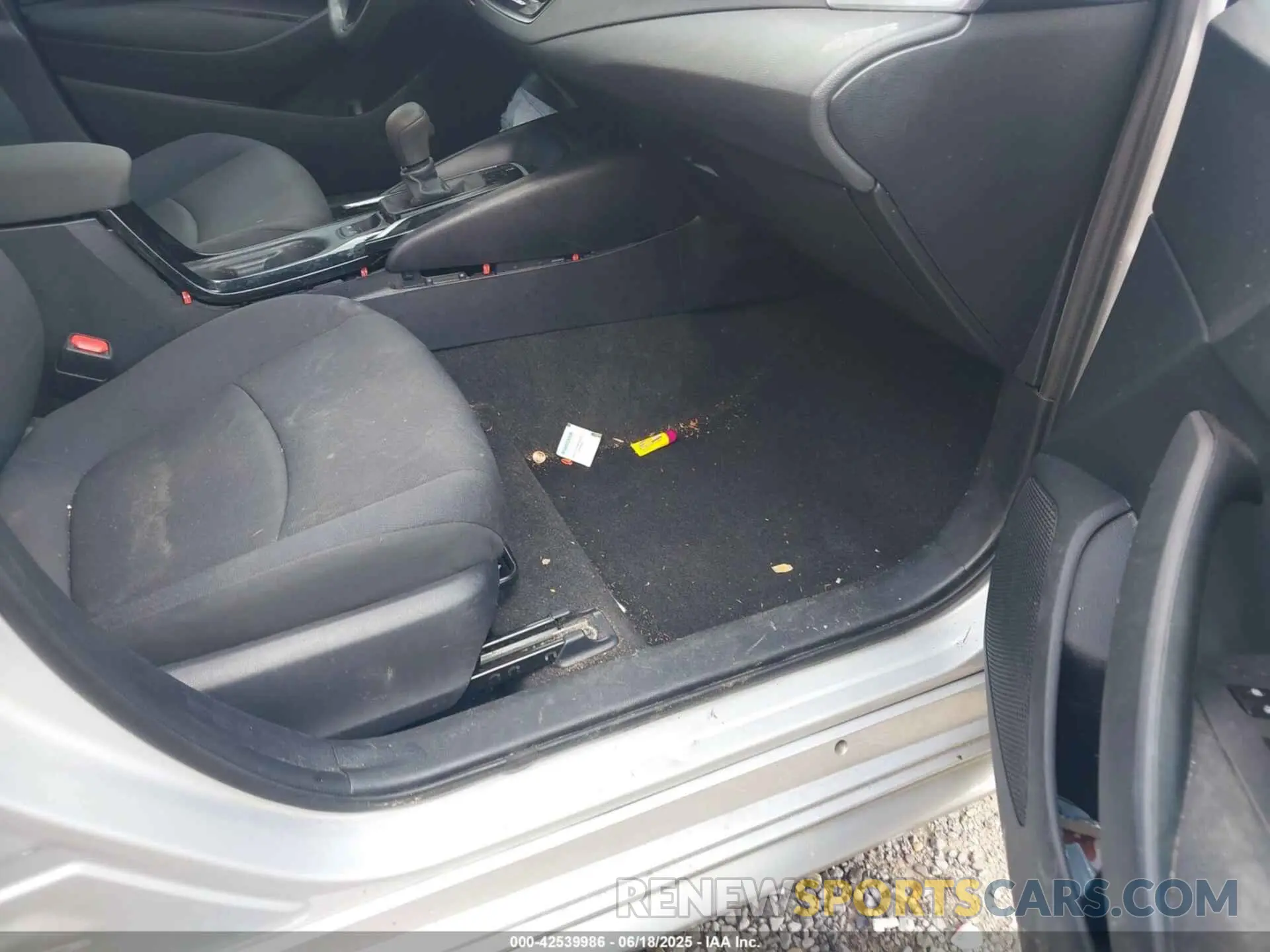 5 Photograph of a damaged car 5YFEPMAE8NP374324 TOYOTA COROLLA 2022