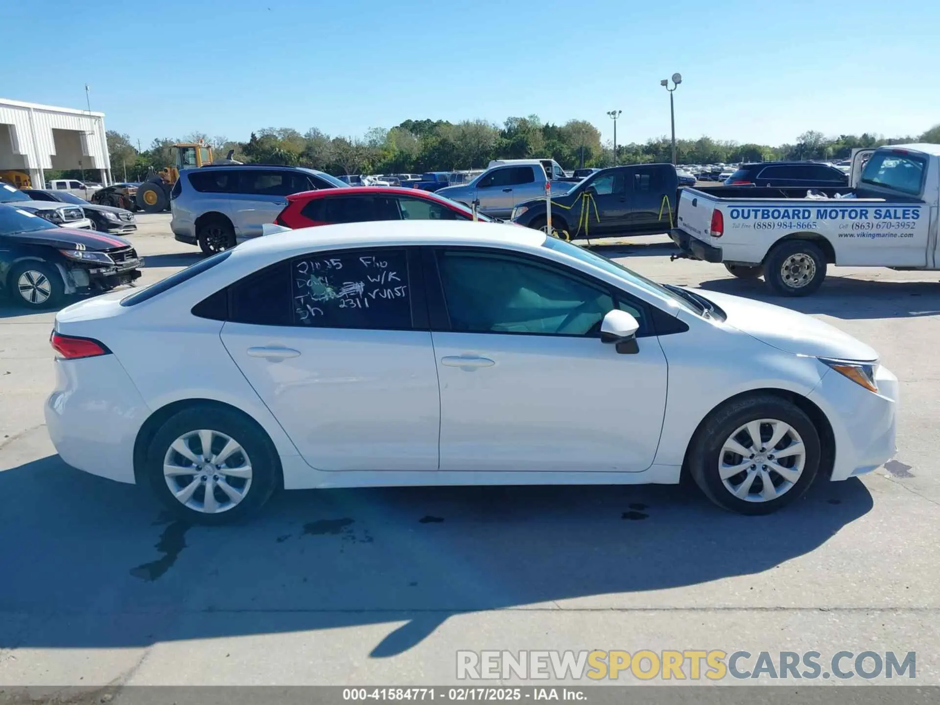 13 Photograph of a damaged car 5YFEPMAE8NP384142 TOYOTA COROLLA 2022