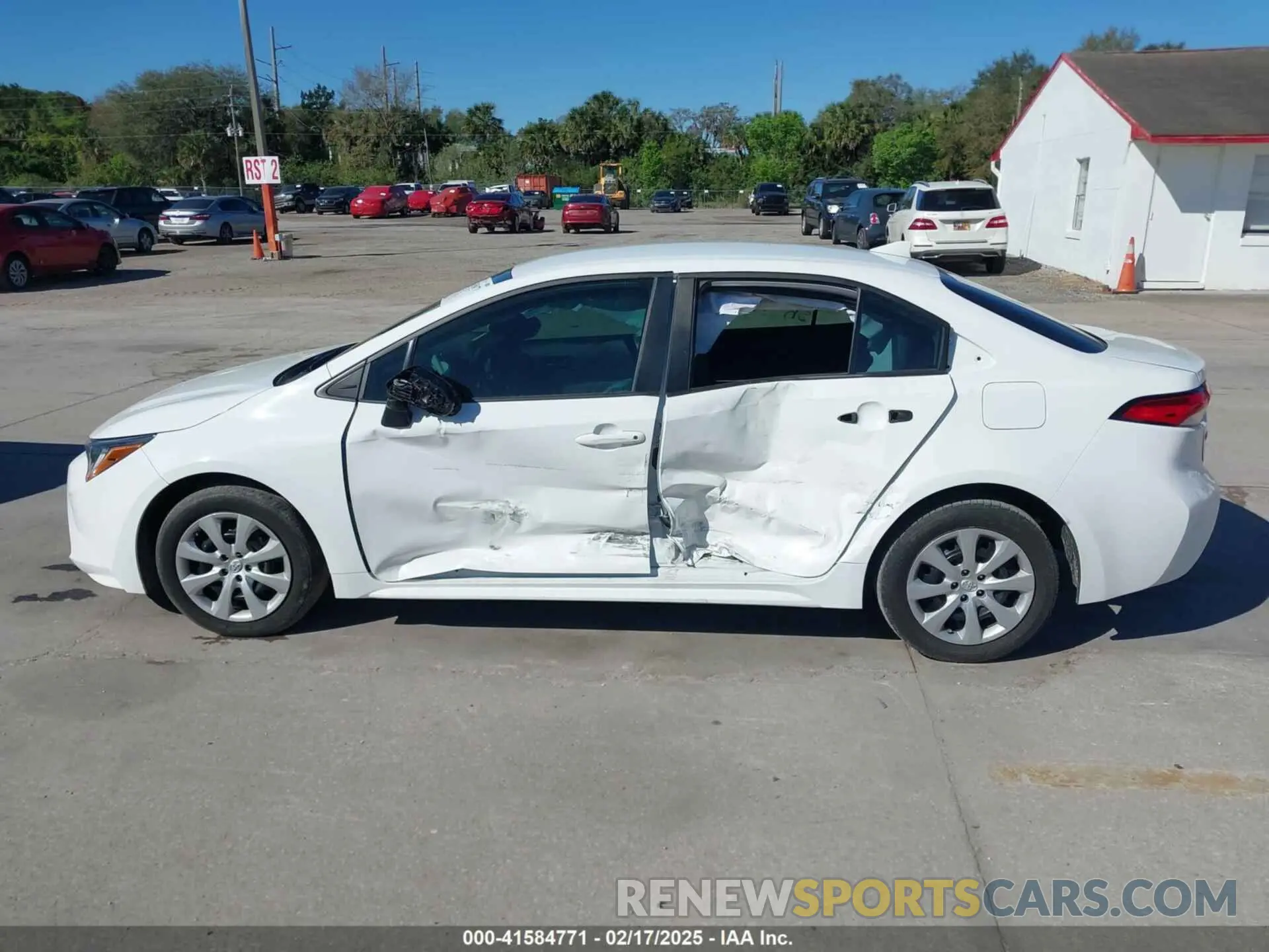 14 Photograph of a damaged car 5YFEPMAE8NP384142 TOYOTA COROLLA 2022