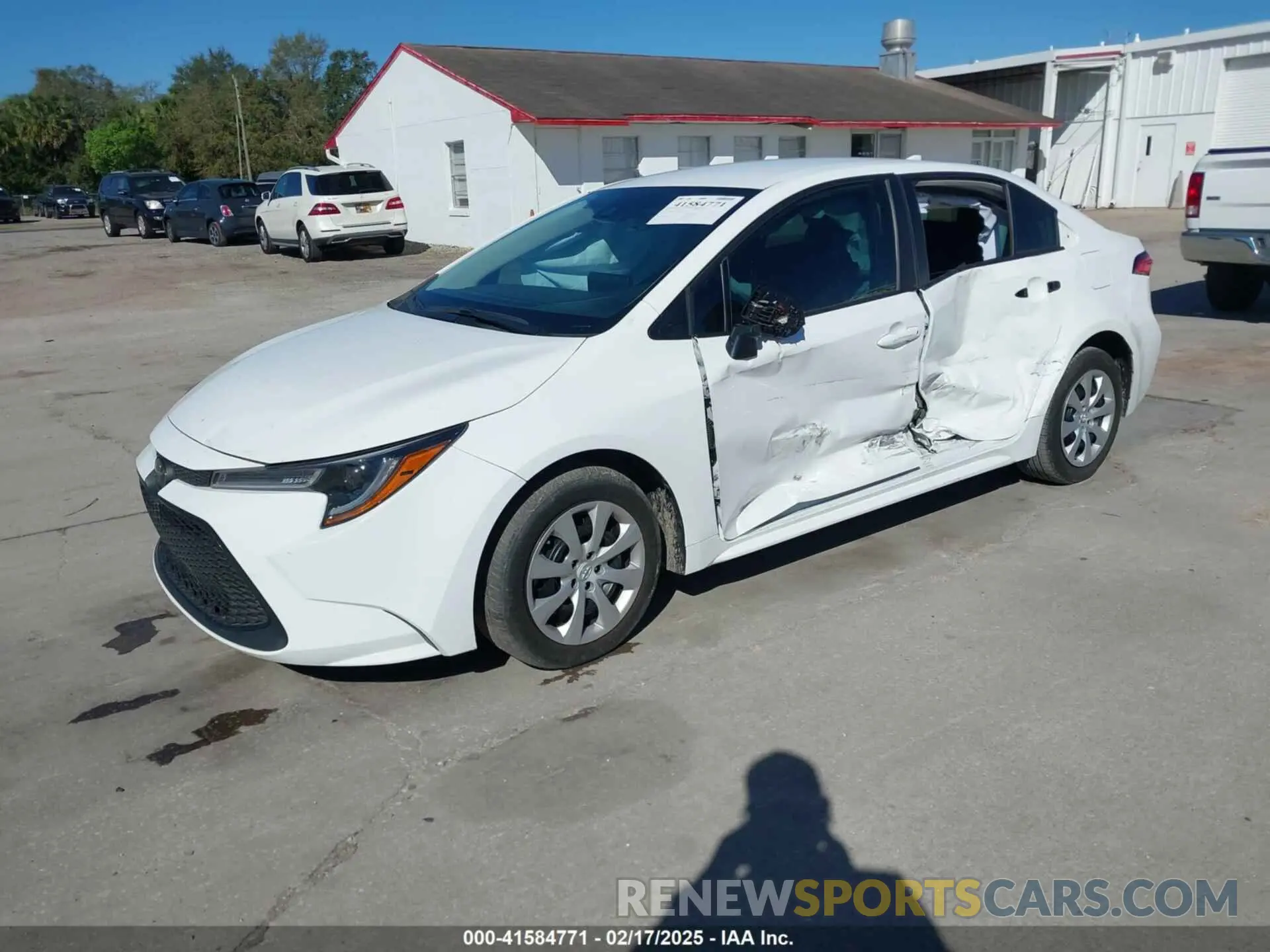 2 Photograph of a damaged car 5YFEPMAE8NP384142 TOYOTA COROLLA 2022