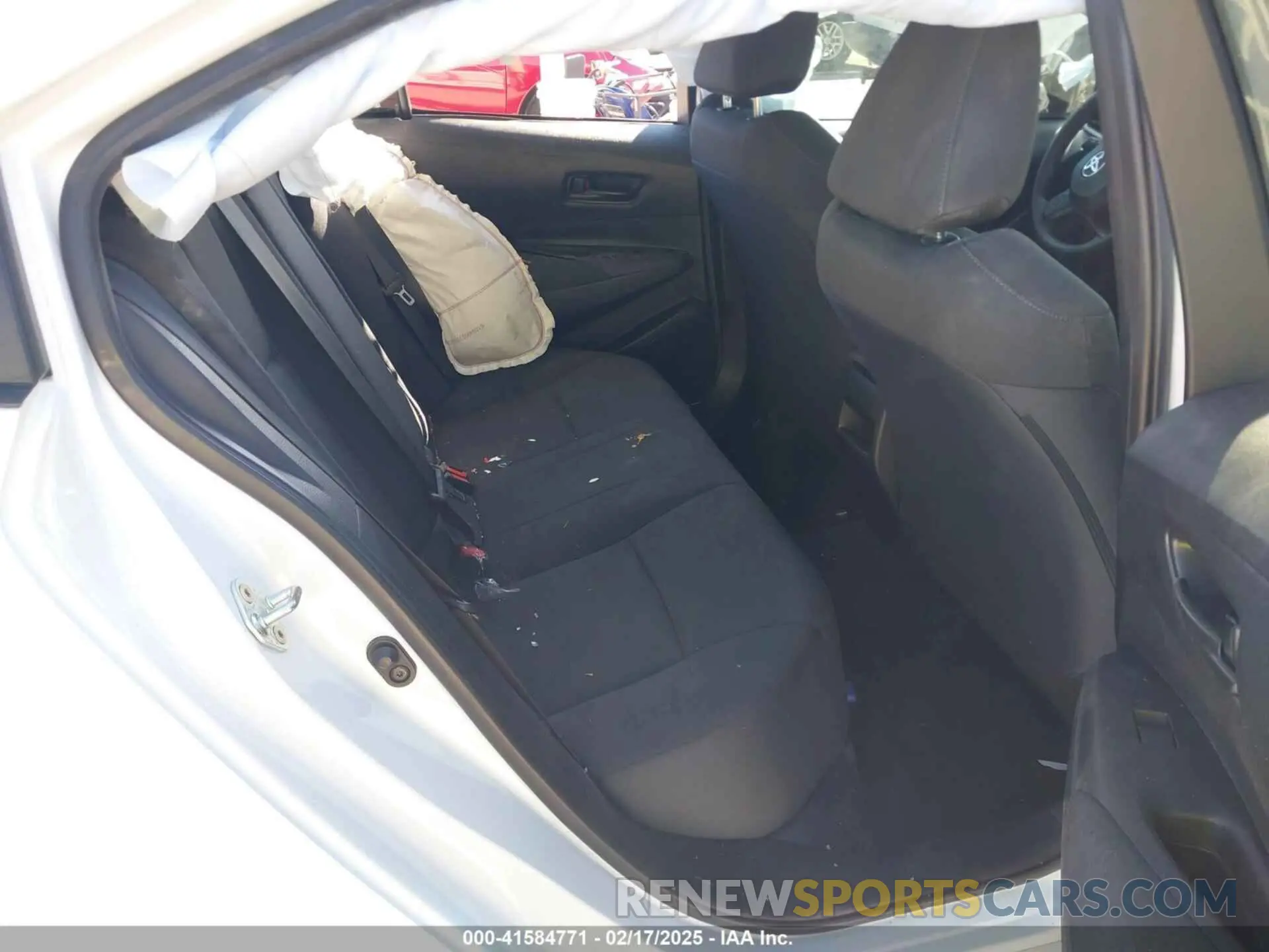 8 Photograph of a damaged car 5YFEPMAE8NP384142 TOYOTA COROLLA 2022