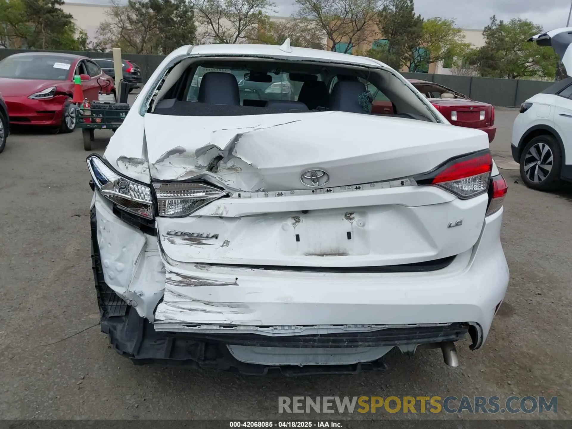 17 Photograph of a damaged car 5YFEPMAE9NP272871 TOYOTA COROLLA 2022