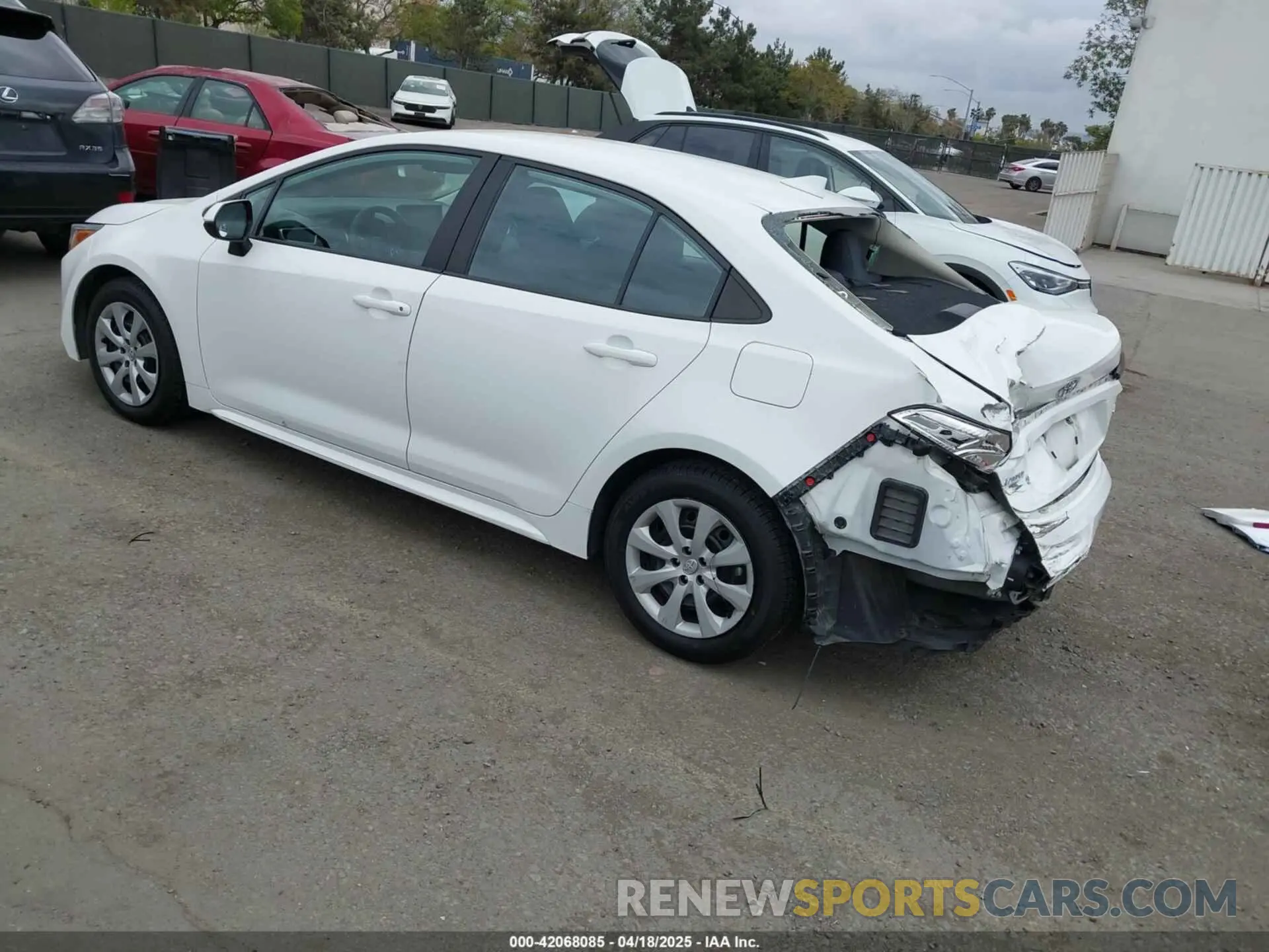 3 Photograph of a damaged car 5YFEPMAE9NP272871 TOYOTA COROLLA 2022