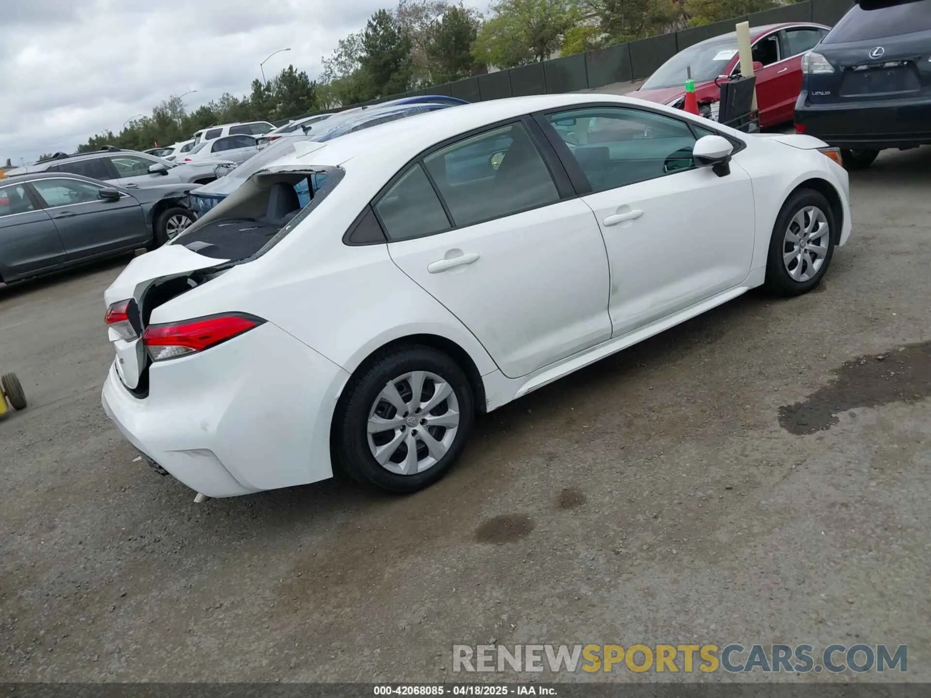 4 Photograph of a damaged car 5YFEPMAE9NP272871 TOYOTA COROLLA 2022