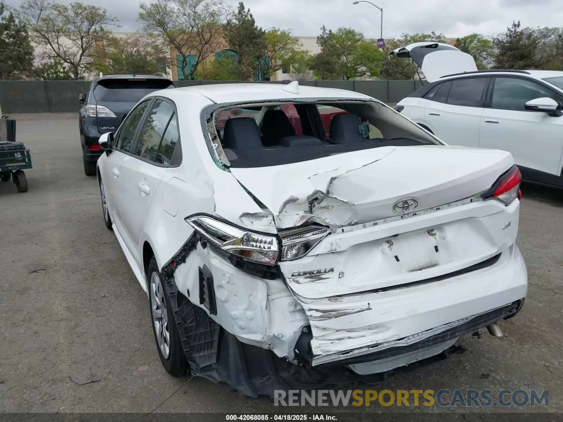 6 Photograph of a damaged car 5YFEPMAE9NP272871 TOYOTA COROLLA 2022