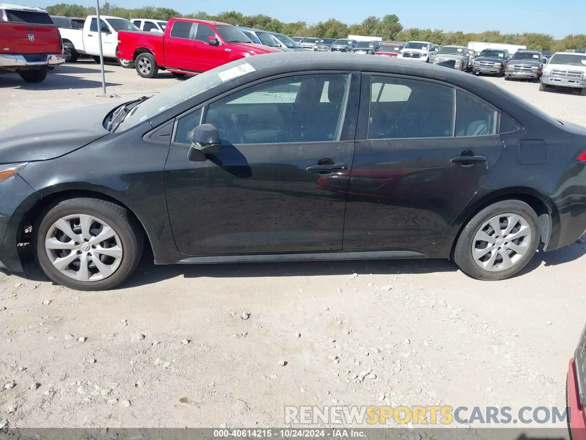 13 Photograph of a damaged car 5YFEPMAE9NP273213 TOYOTA COROLLA 2022