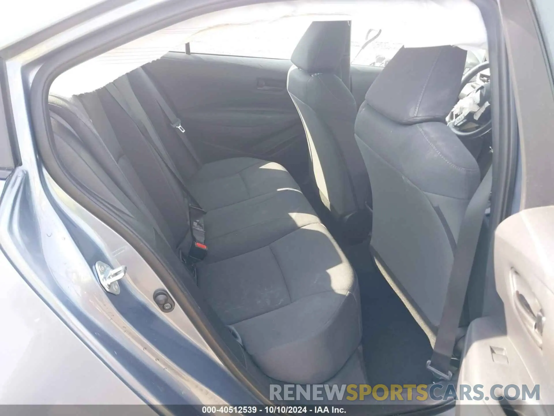 8 Photograph of a damaged car 5YFEPMAE9NP290951 TOYOTA COROLLA 2022