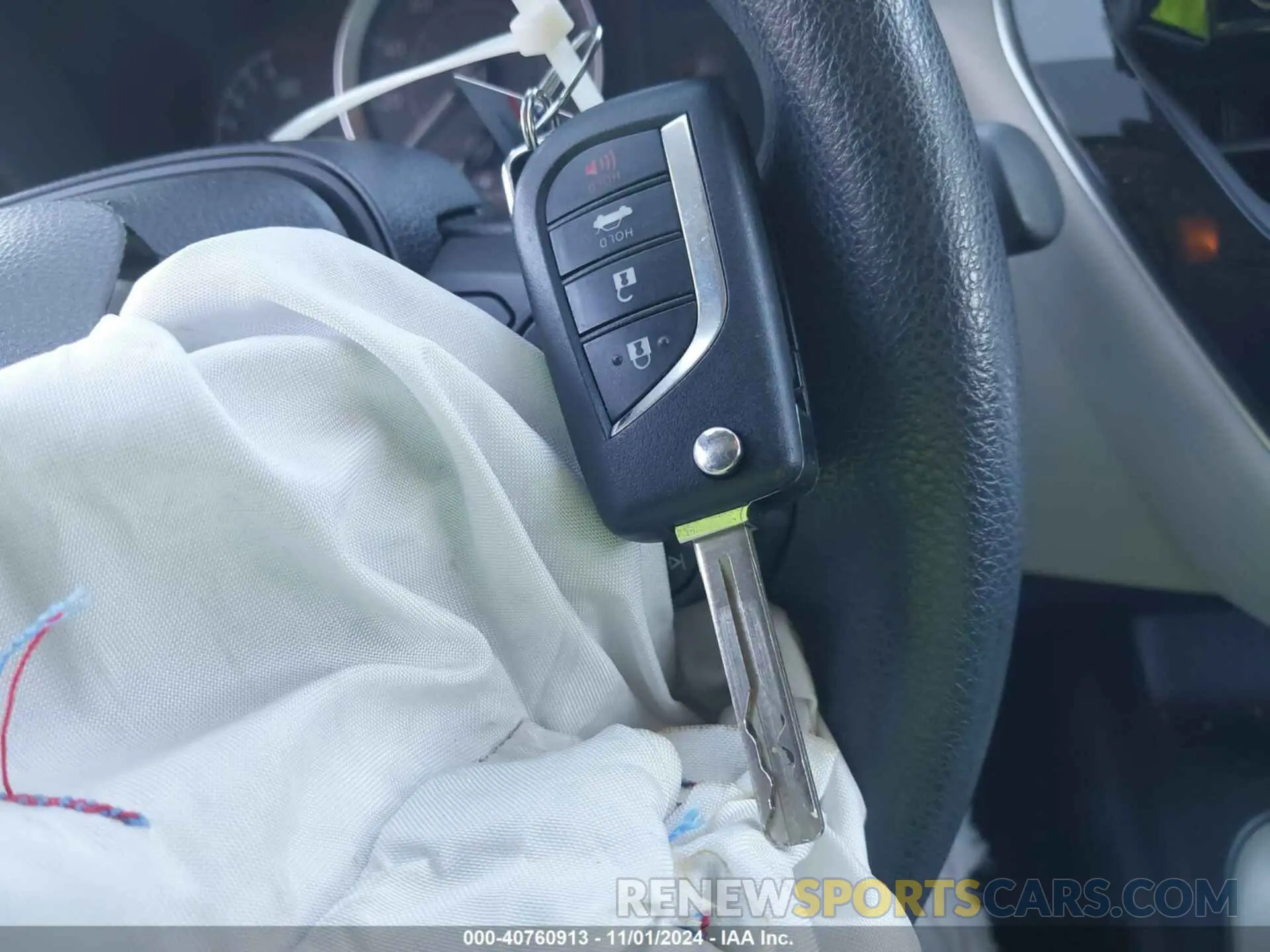11 Photograph of a damaged car 5YFEPMAE9NP297284 TOYOTA COROLLA 2022