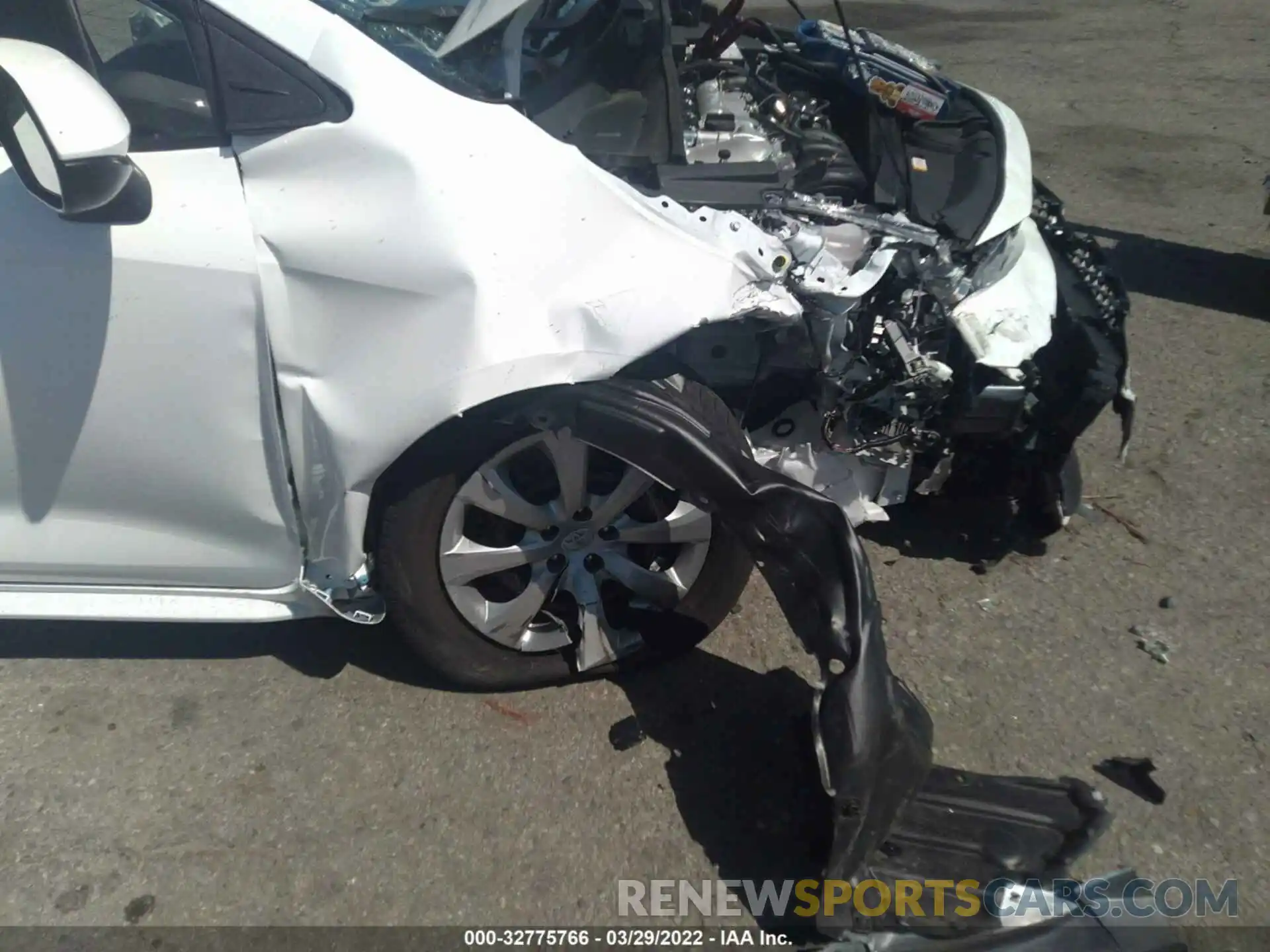 6 Photograph of a damaged car 5YFEPMAE9NP300944 TOYOTA COROLLA 2022