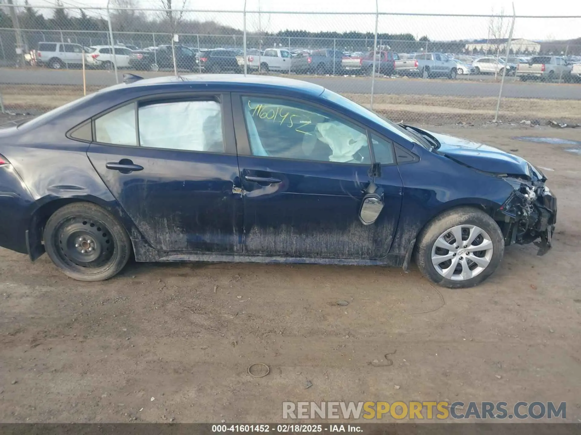 13 Photograph of a damaged car 5YFEPMAE9NP306727 TOYOTA COROLLA 2022