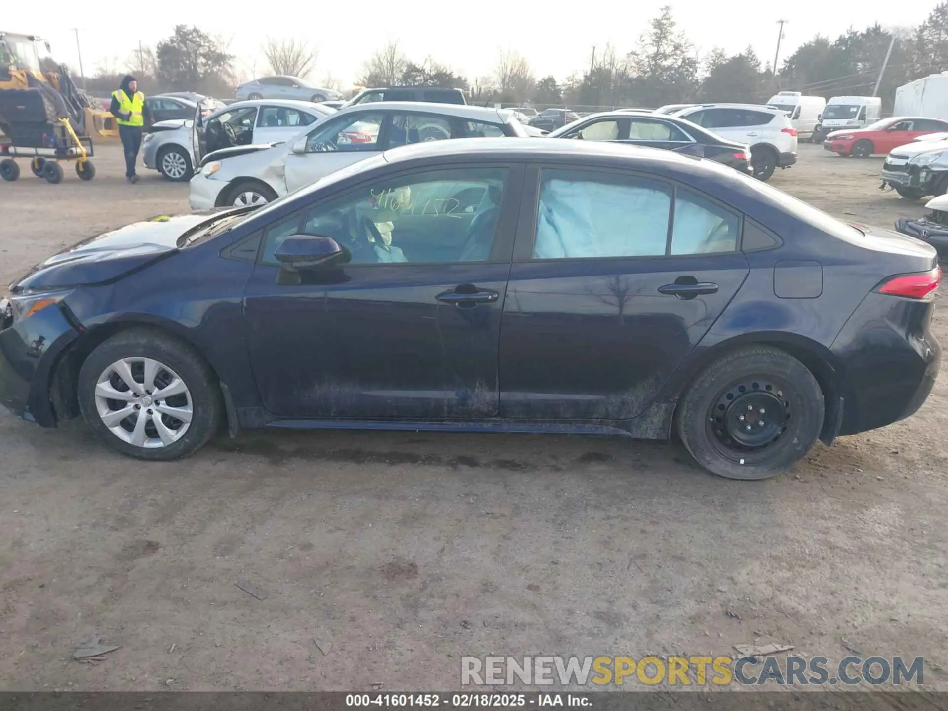 14 Photograph of a damaged car 5YFEPMAE9NP306727 TOYOTA COROLLA 2022