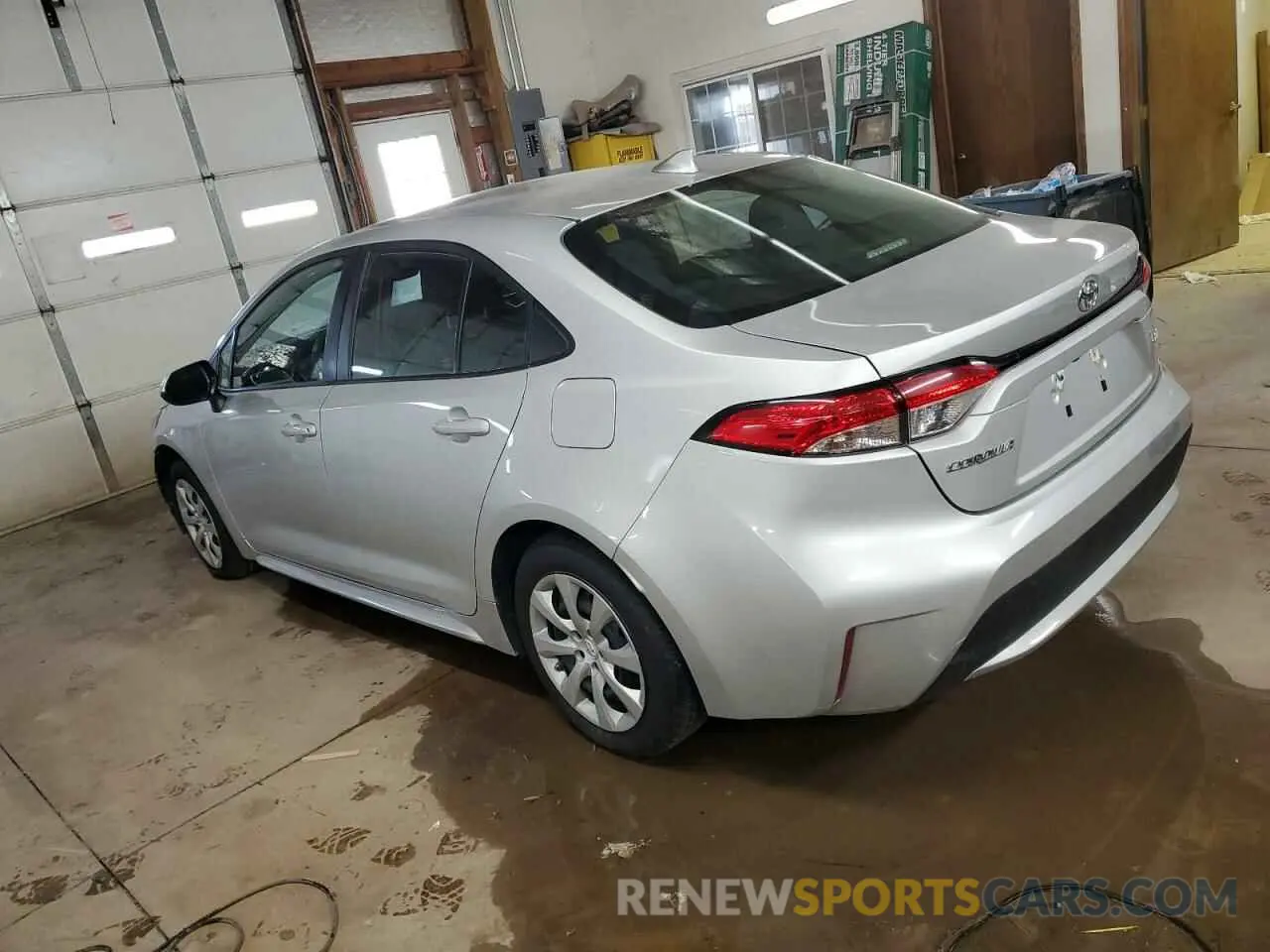 2 Photograph of a damaged car 5YFEPMAE9NP309921 TOYOTA COROLLA 2022