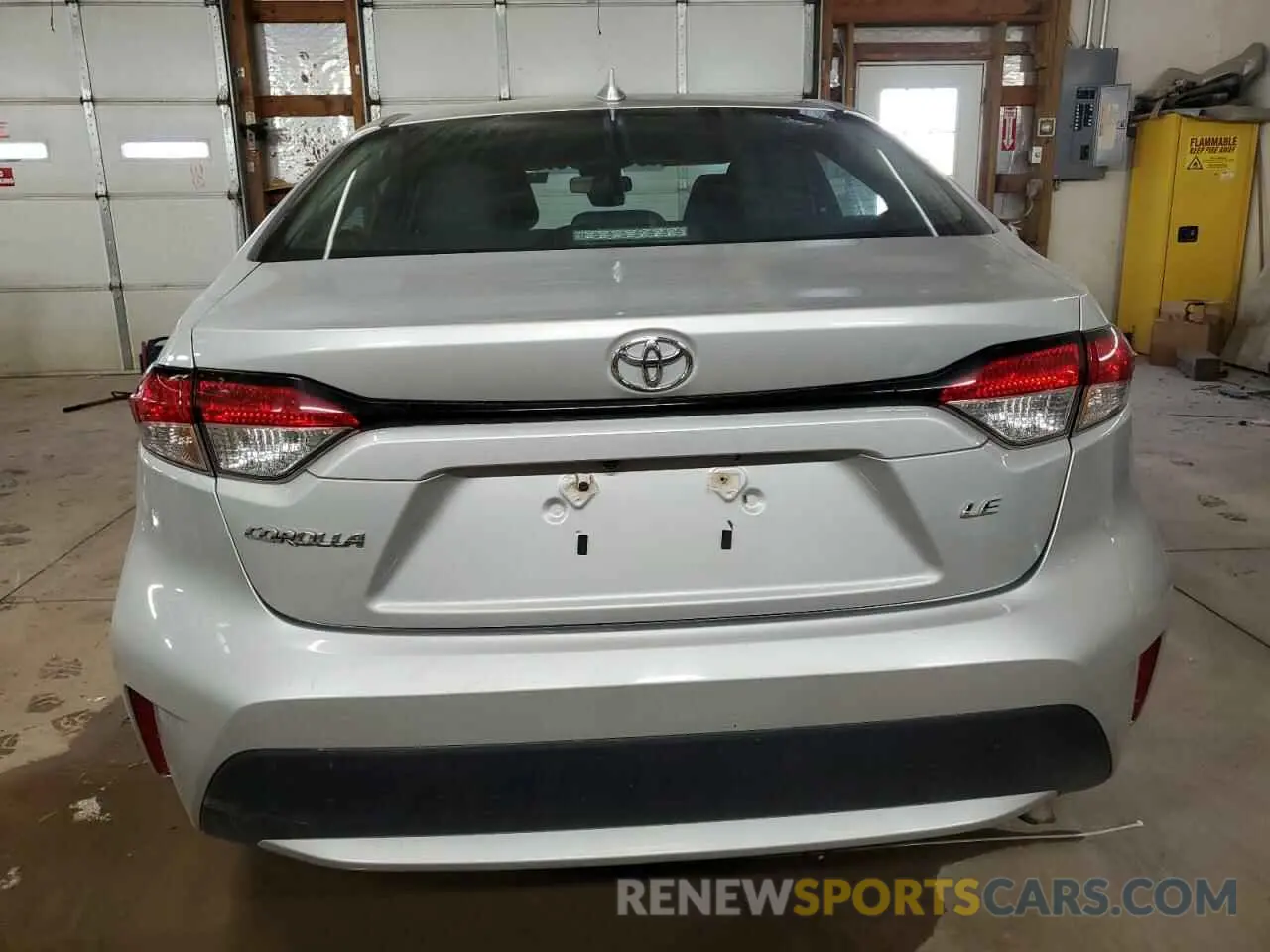 6 Photograph of a damaged car 5YFEPMAE9NP309921 TOYOTA COROLLA 2022