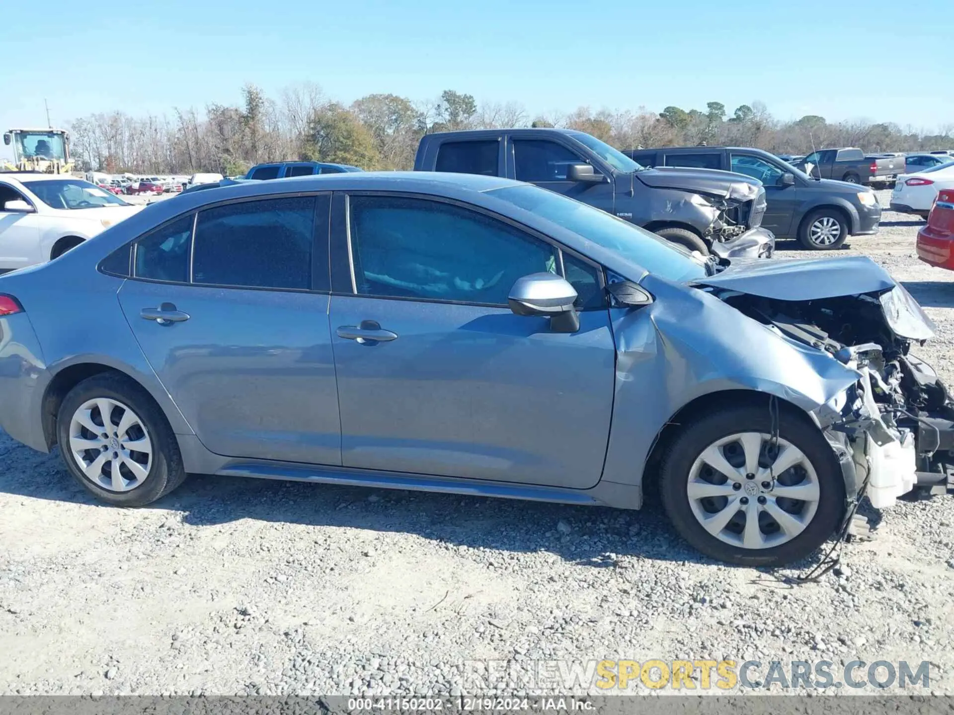 13 Photograph of a damaged car 5YFEPMAE9NP310244 TOYOTA COROLLA 2022