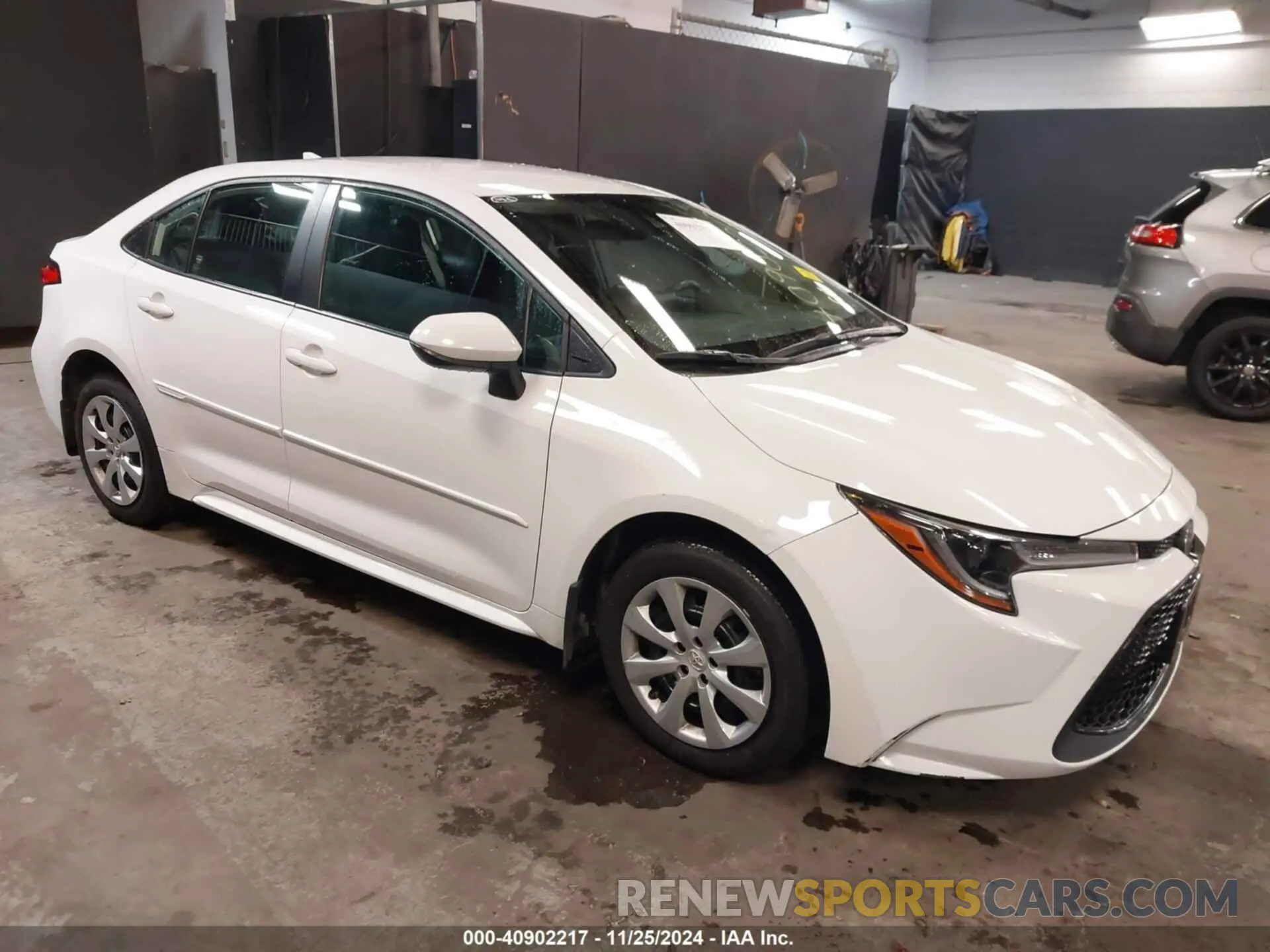 1 Photograph of a damaged car 5YFEPMAE9NP312754 TOYOTA COROLLA 2022