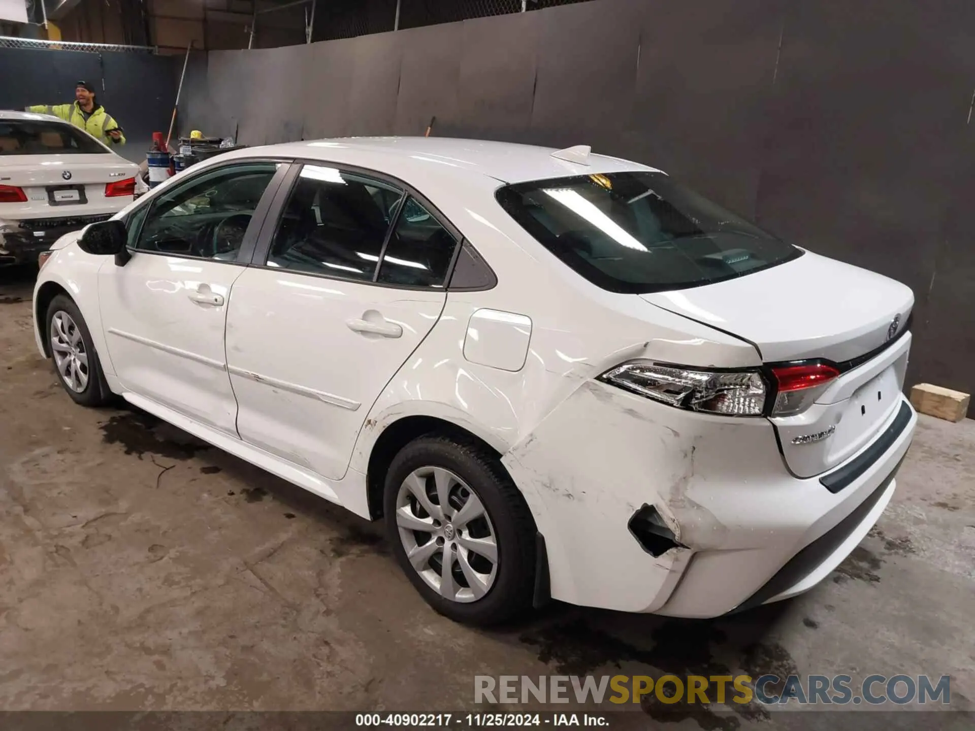 3 Photograph of a damaged car 5YFEPMAE9NP312754 TOYOTA COROLLA 2022