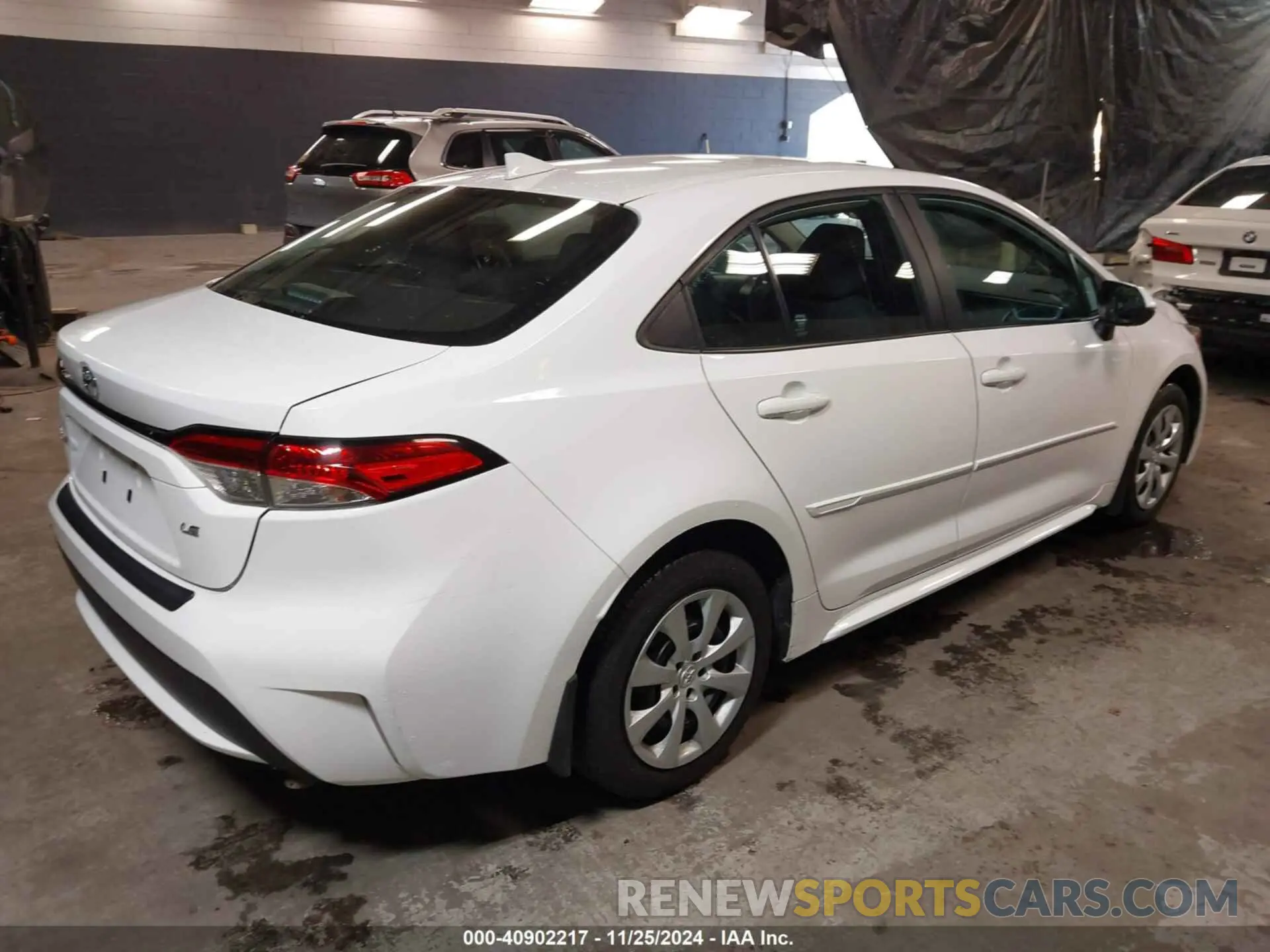 4 Photograph of a damaged car 5YFEPMAE9NP312754 TOYOTA COROLLA 2022