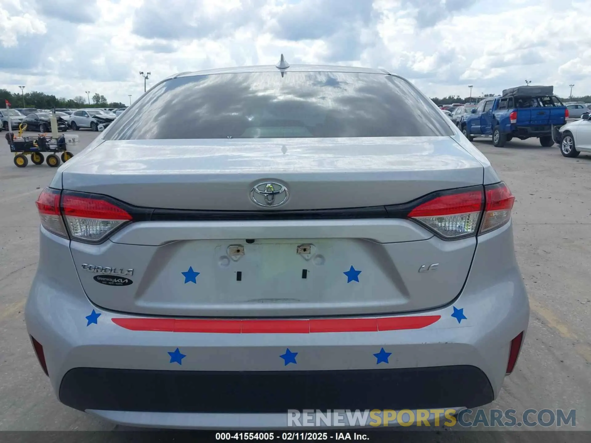 17 Photograph of a damaged car 5YFEPMAE9NP314259 TOYOTA COROLLA 2022