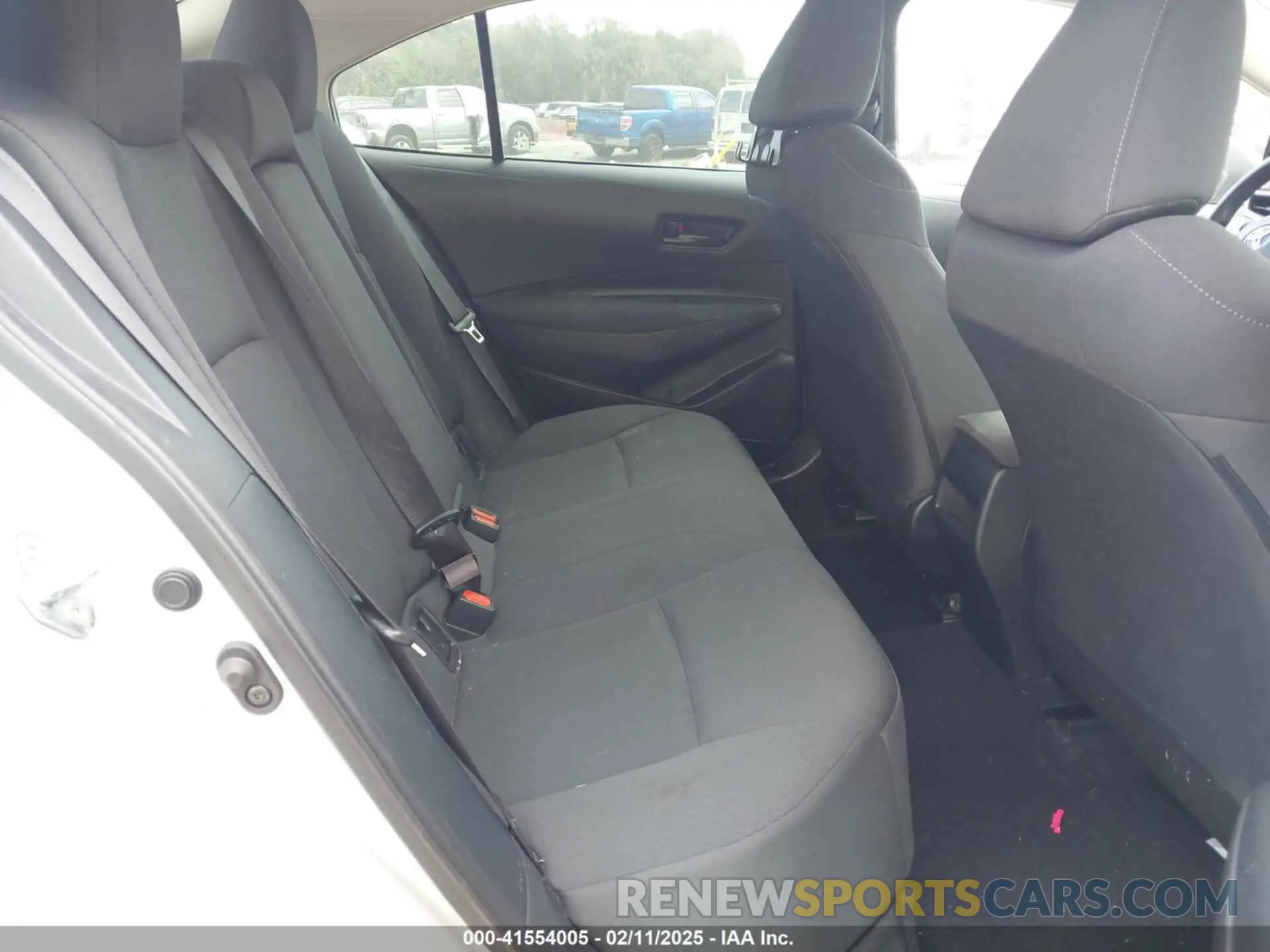 8 Photograph of a damaged car 5YFEPMAE9NP314259 TOYOTA COROLLA 2022