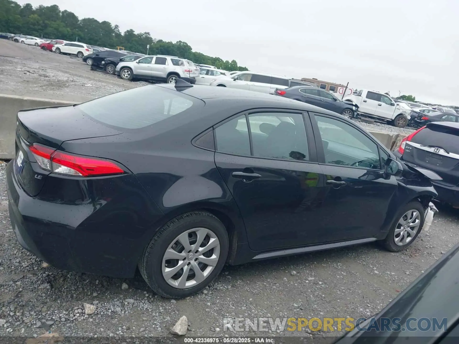 13 Photograph of a damaged car 5YFEPMAE9NP317226 TOYOTA COROLLA 2022