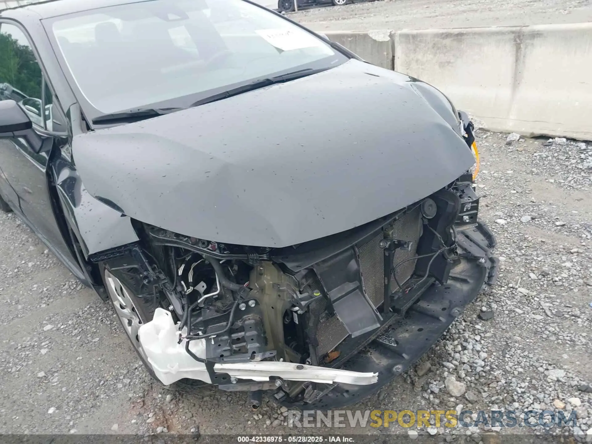 17 Photograph of a damaged car 5YFEPMAE9NP317226 TOYOTA COROLLA 2022