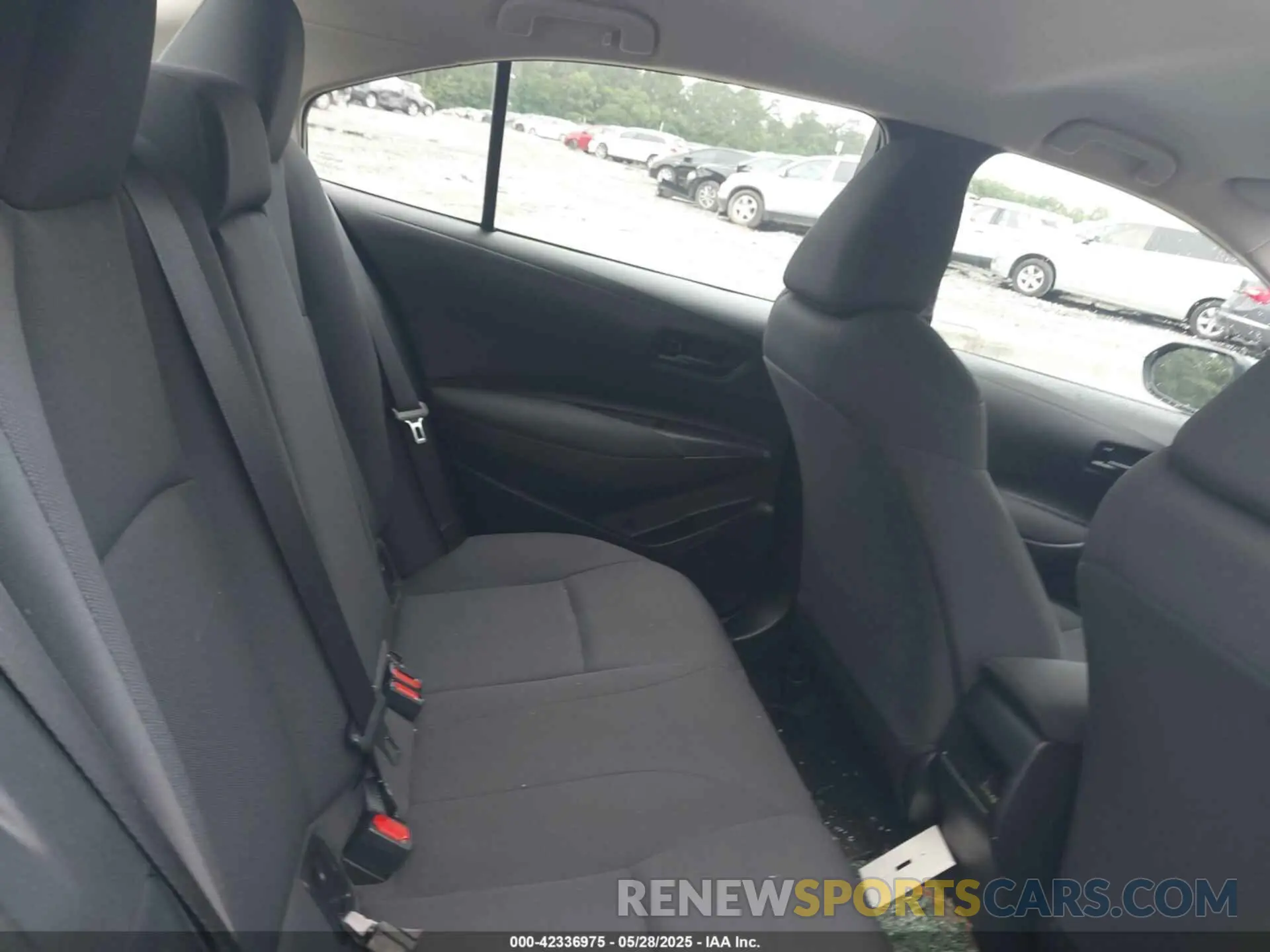 8 Photograph of a damaged car 5YFEPMAE9NP317226 TOYOTA COROLLA 2022